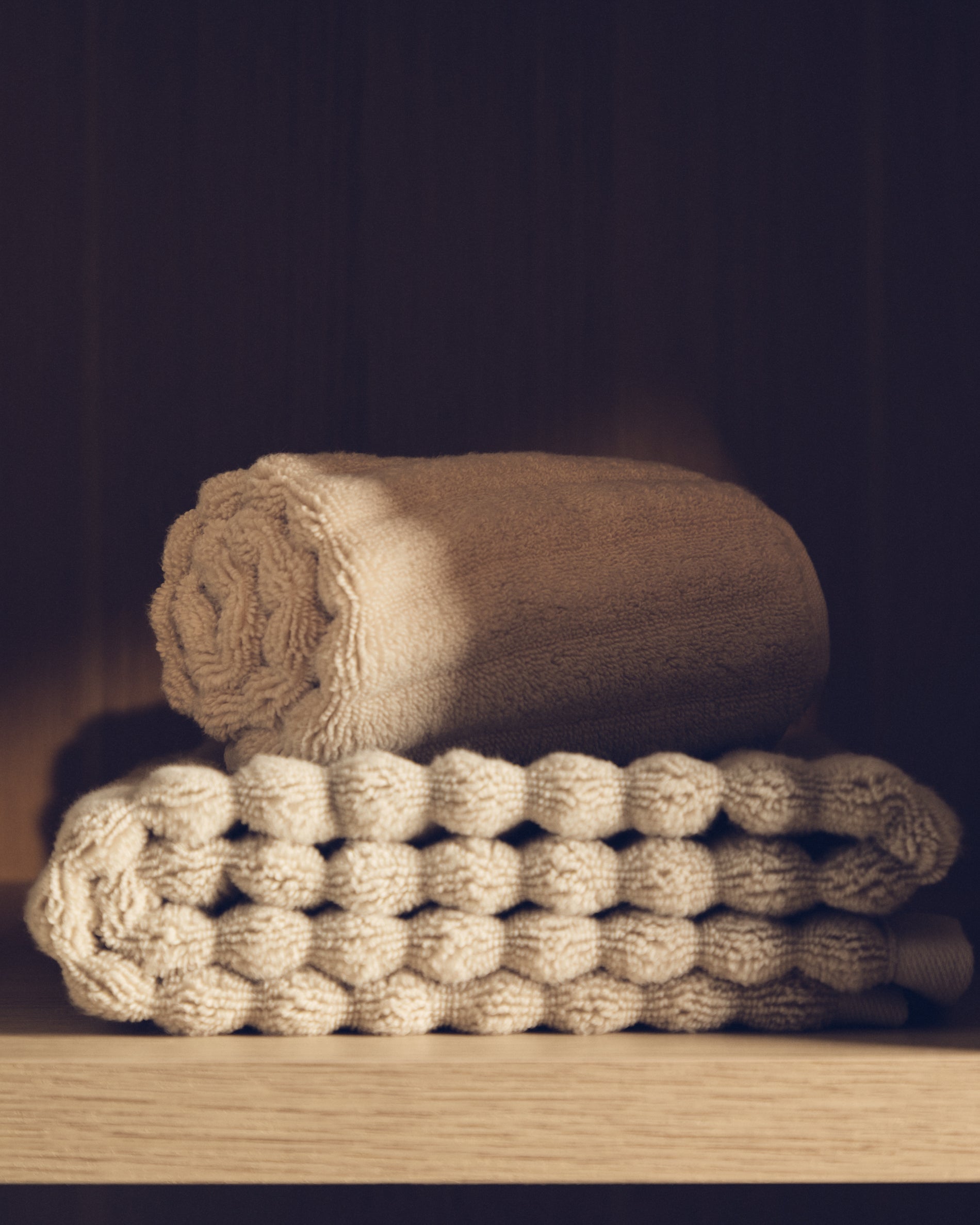 Navira 100% cotton beige bath towel 70 x 140cm - Lifestyle