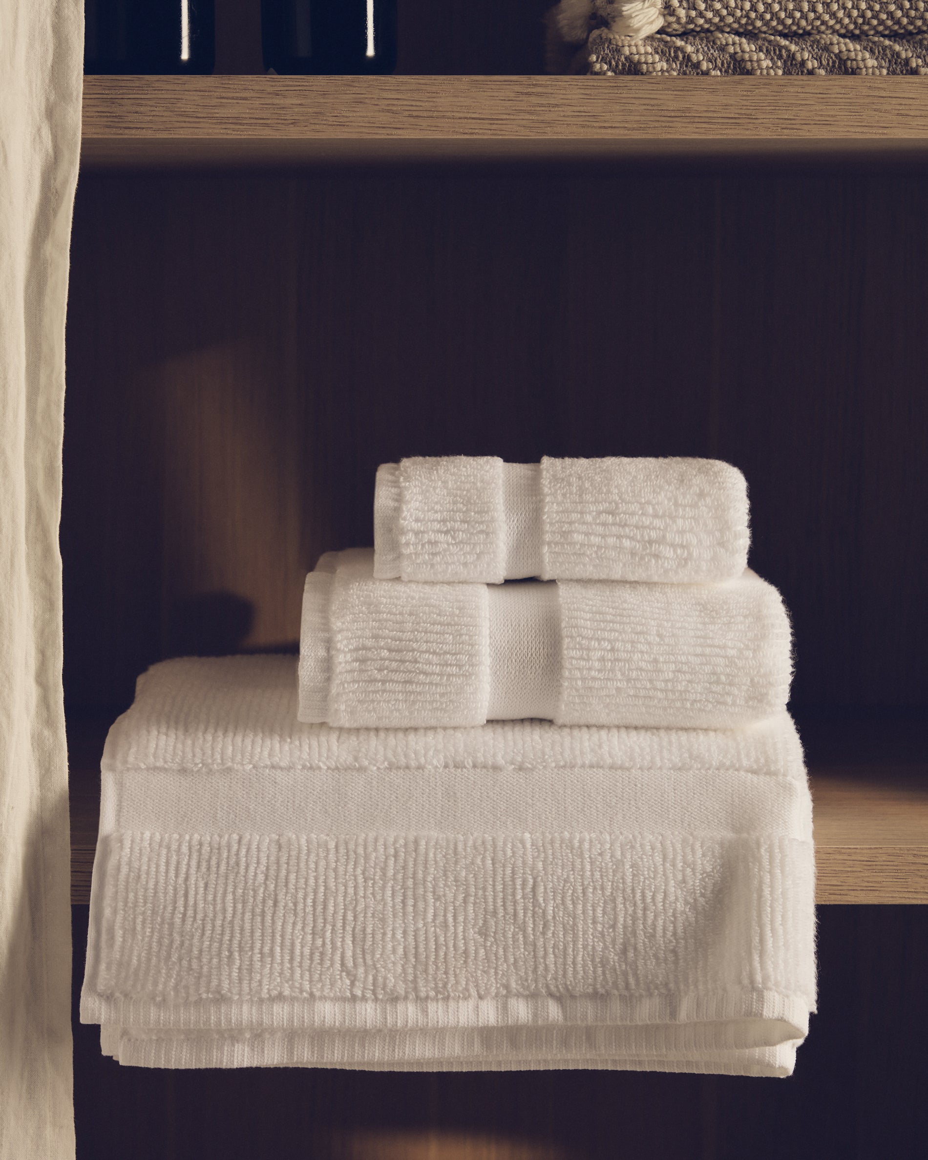 Olvira 100% cotton white jacquard hand towel 50 x 90cm - Lifestyle
