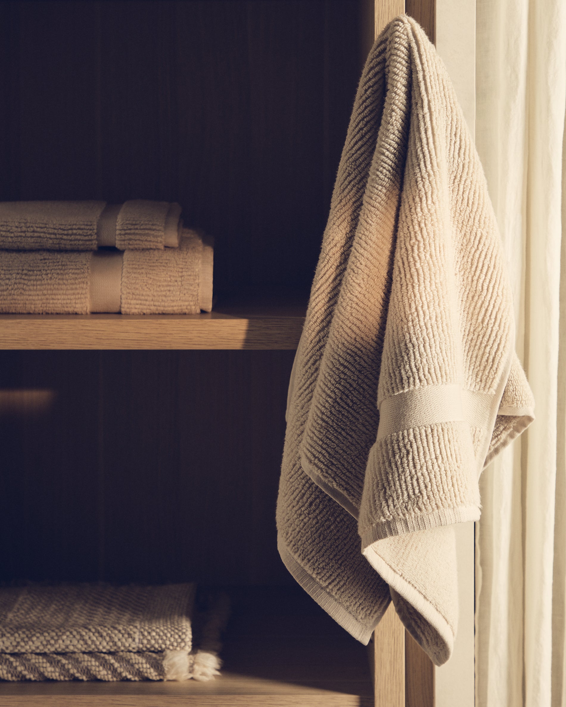 Olvira 100% cotton beige jacquard hand towel 50 x 90cm - Lifestyle