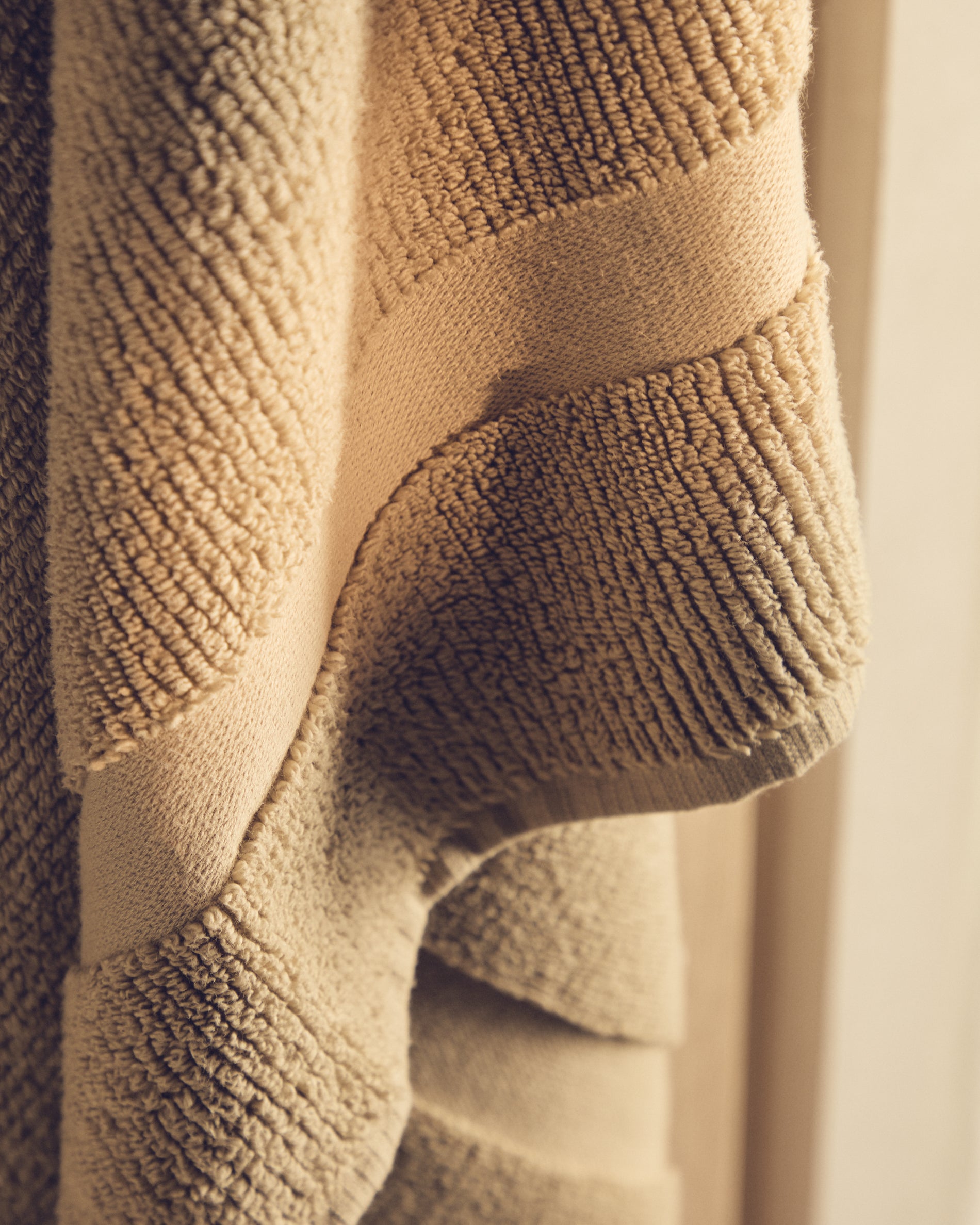 Olvira 100% cotton dark green jacquard hand towel 50 x 90cm - Lifestyle