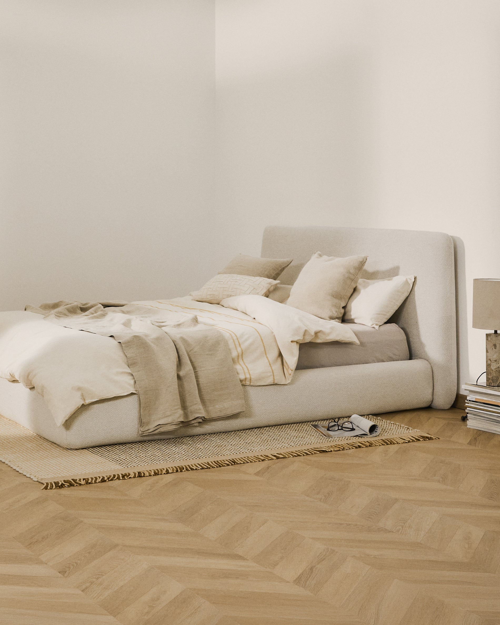 Martina bed with removable cover in ecru chenille for mattress 180 x 200cm - Lifestyle