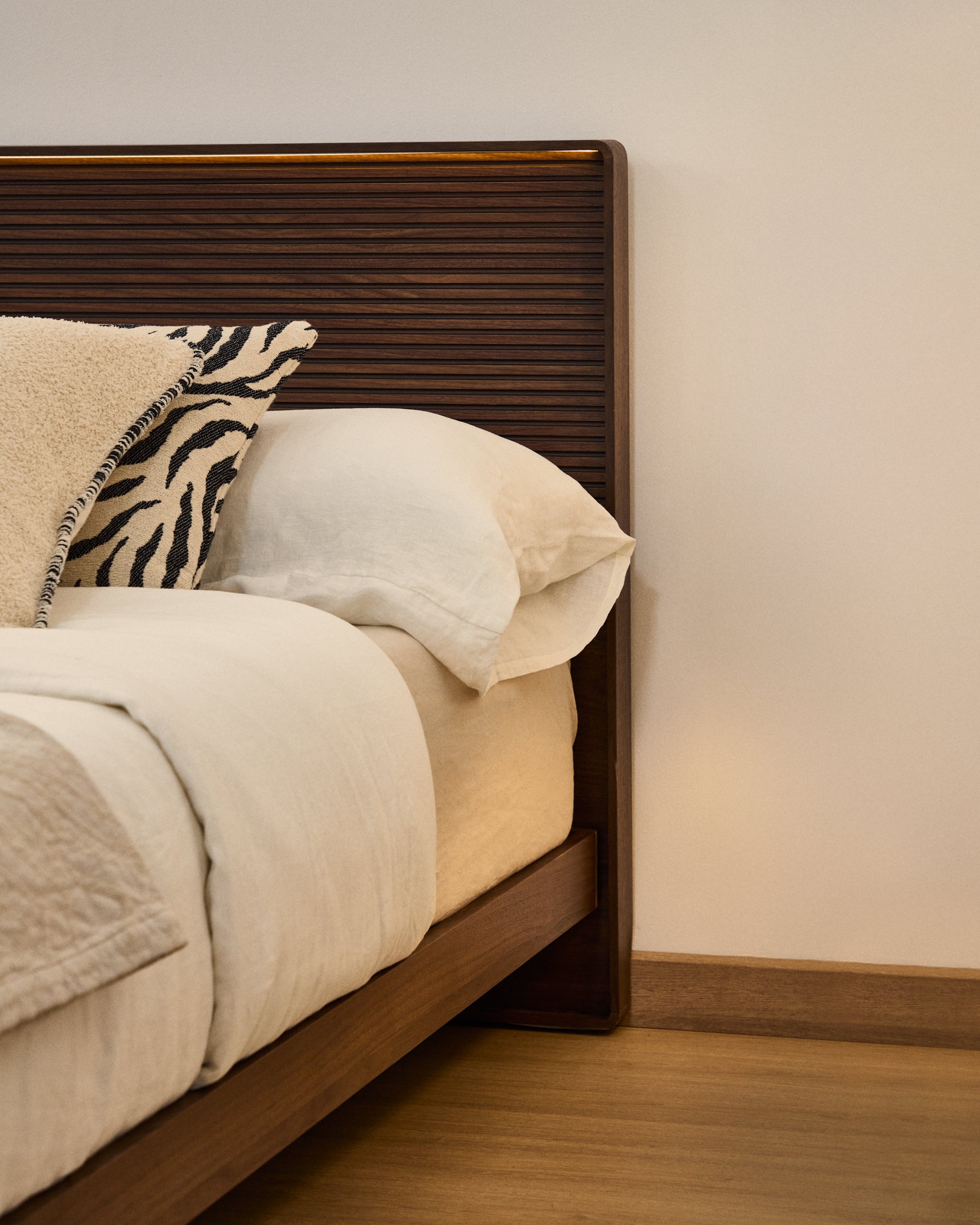 Norlen bed in walnut veneer with dark finish and LED light for 180 x 200 cm mattress FSC Mix Credit - Lifestyle