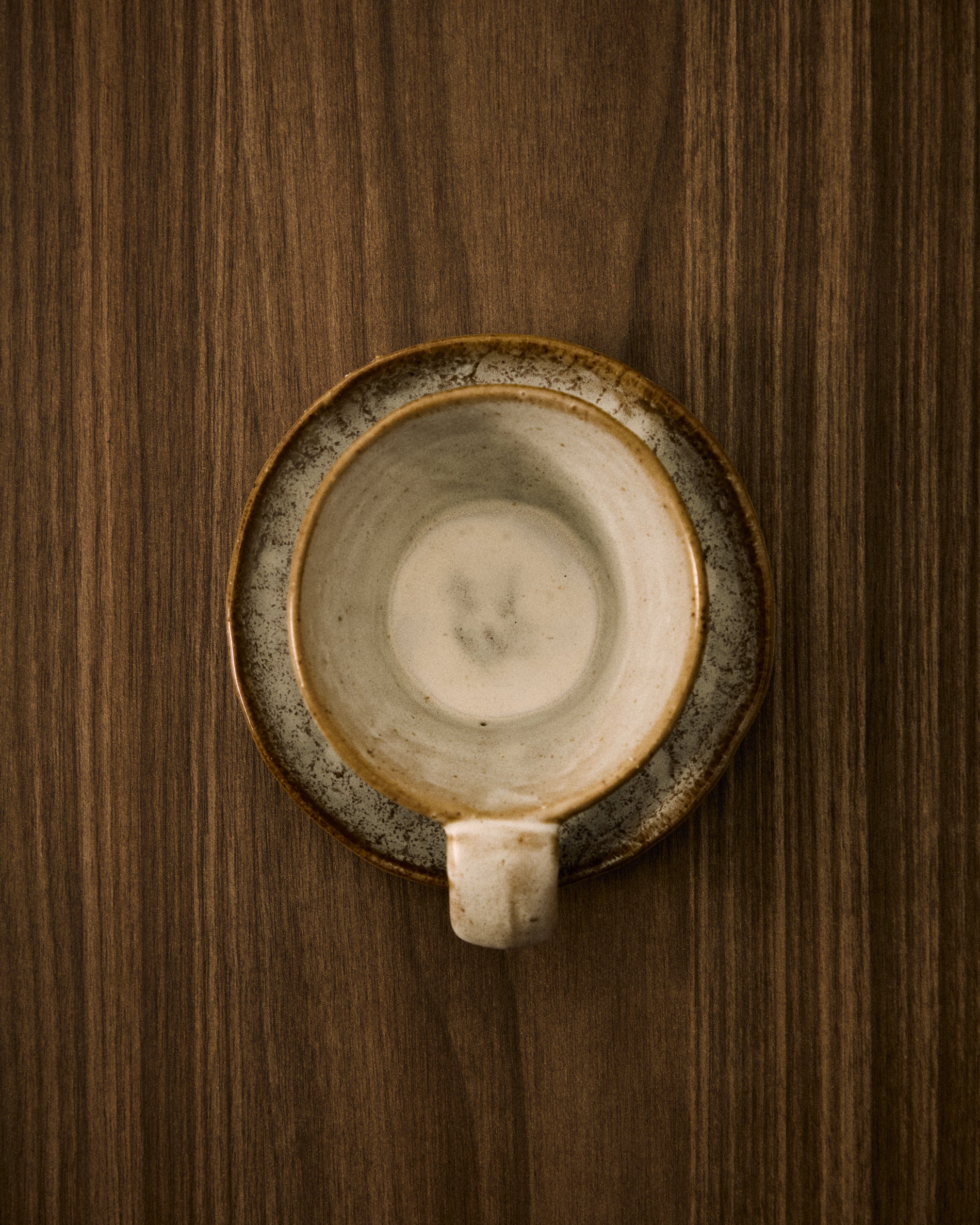 Alenia mug in grey ceramic - Lifestyle