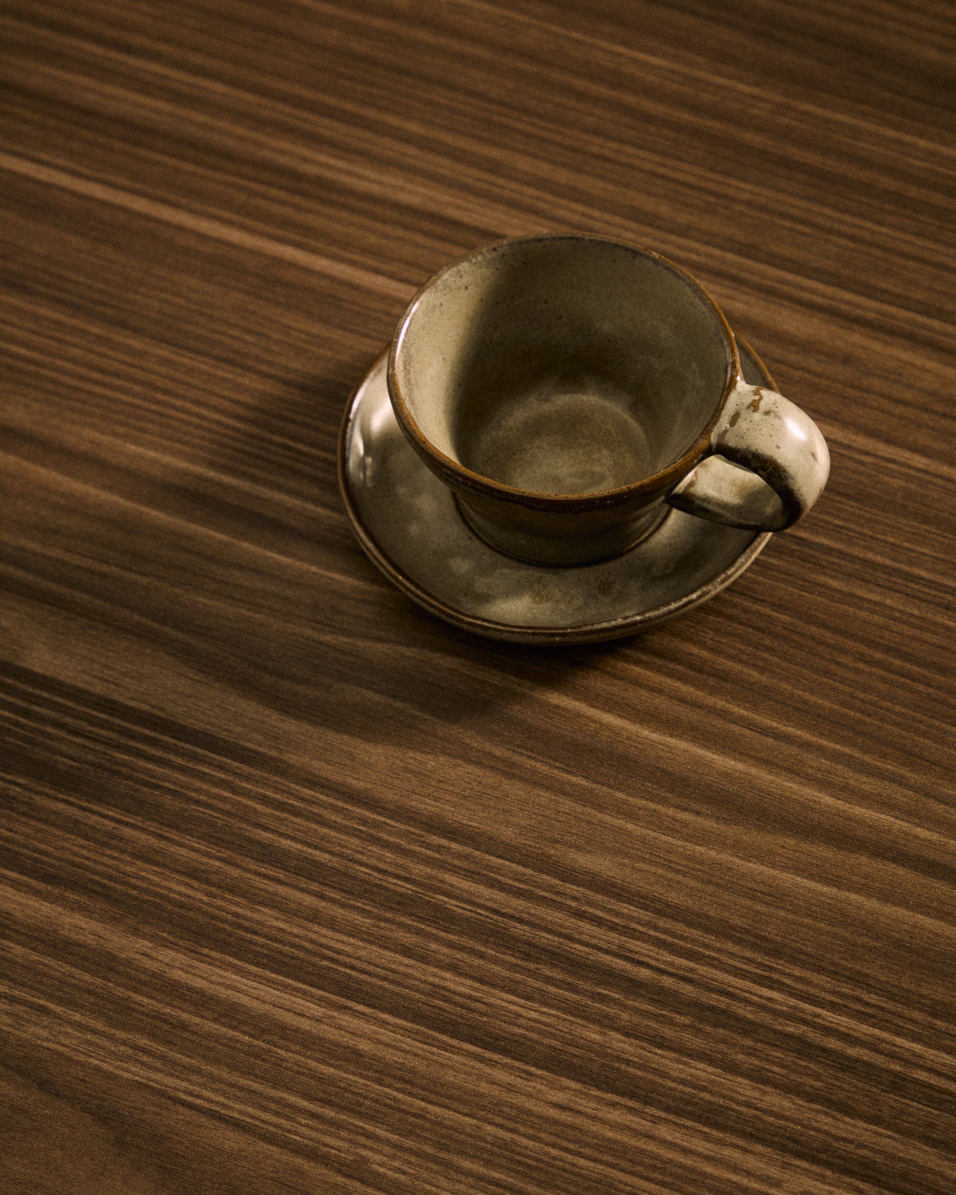 Alenia brown ceramic mug - Lifestyle