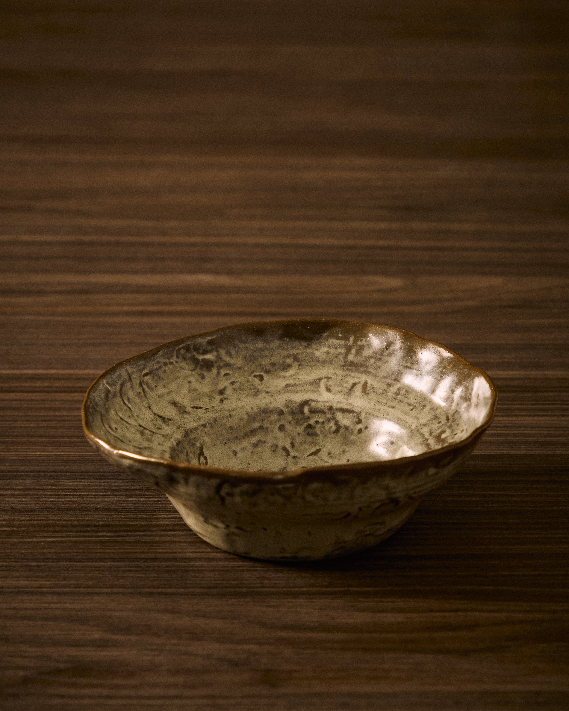 Alenia deep plate in brown ceramic - Lifestyle