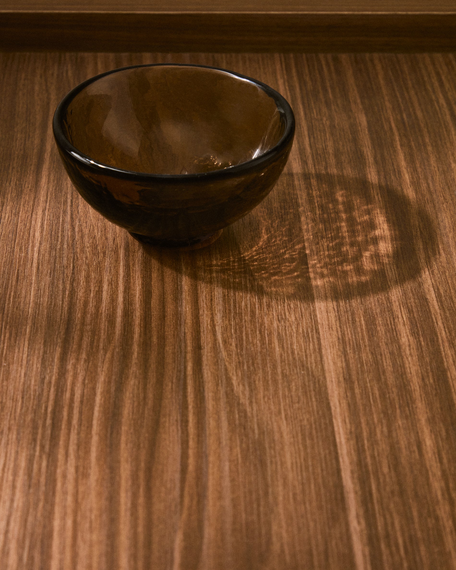 Sileia small bowl made of brown recycled glass - Lifestyle