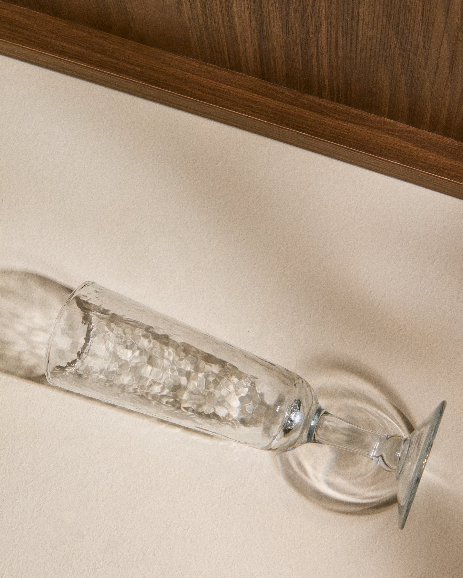 Sileia wine glass made of transparent recycled glass - Lifestyle