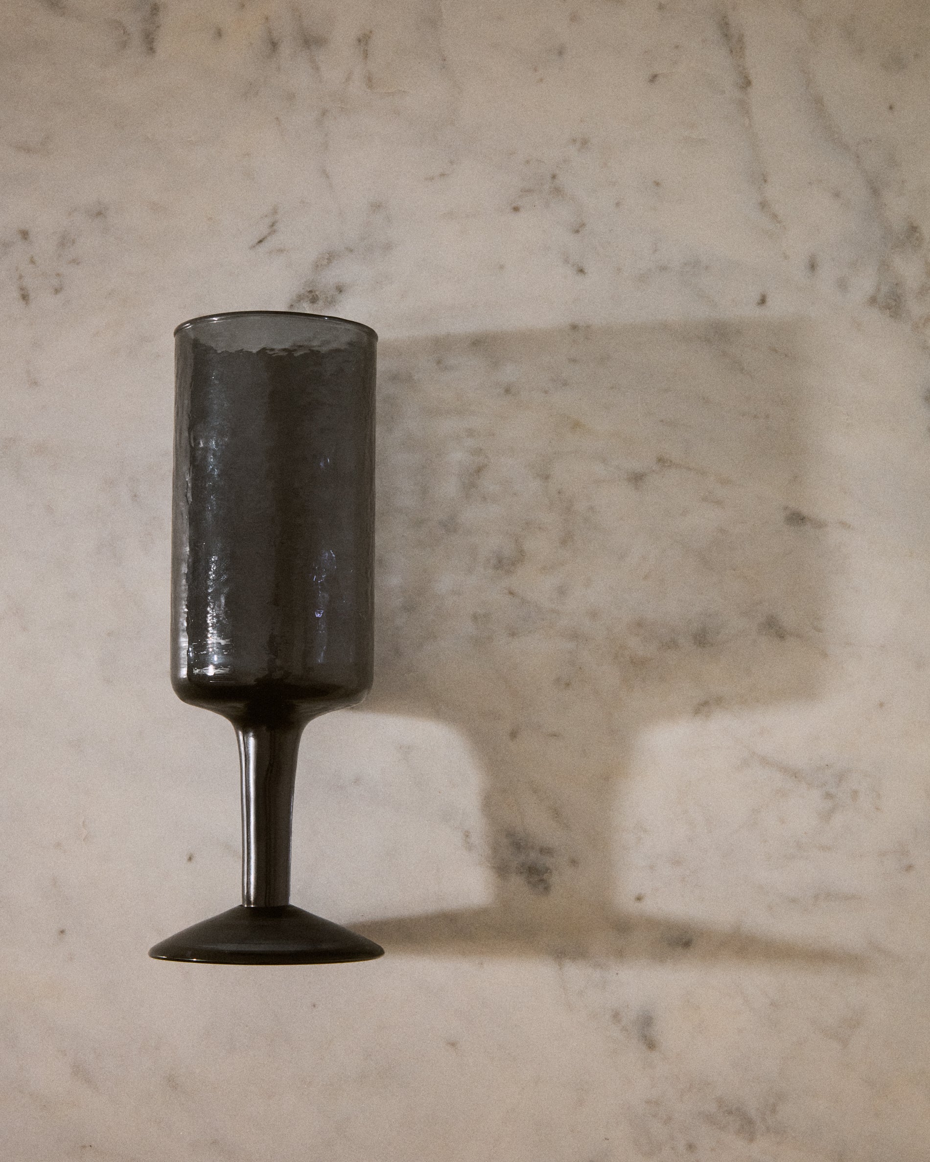 Obila wine glass made of blue recycled glass - Lifestyle