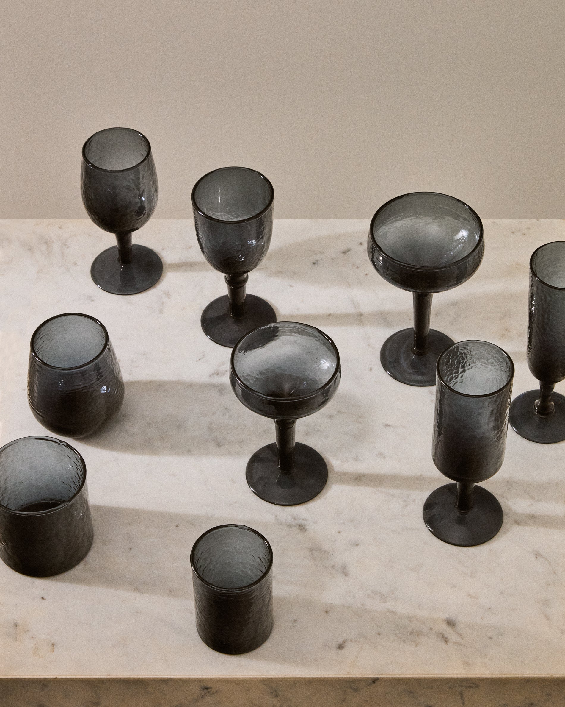 Vinea wine glass made of blue recycled glass - Lifestyle