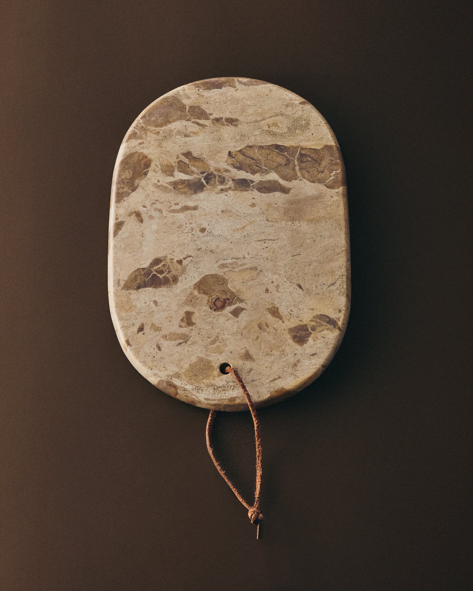 Orlina tray in beige marble 30 x 20 cm - Lifestyle