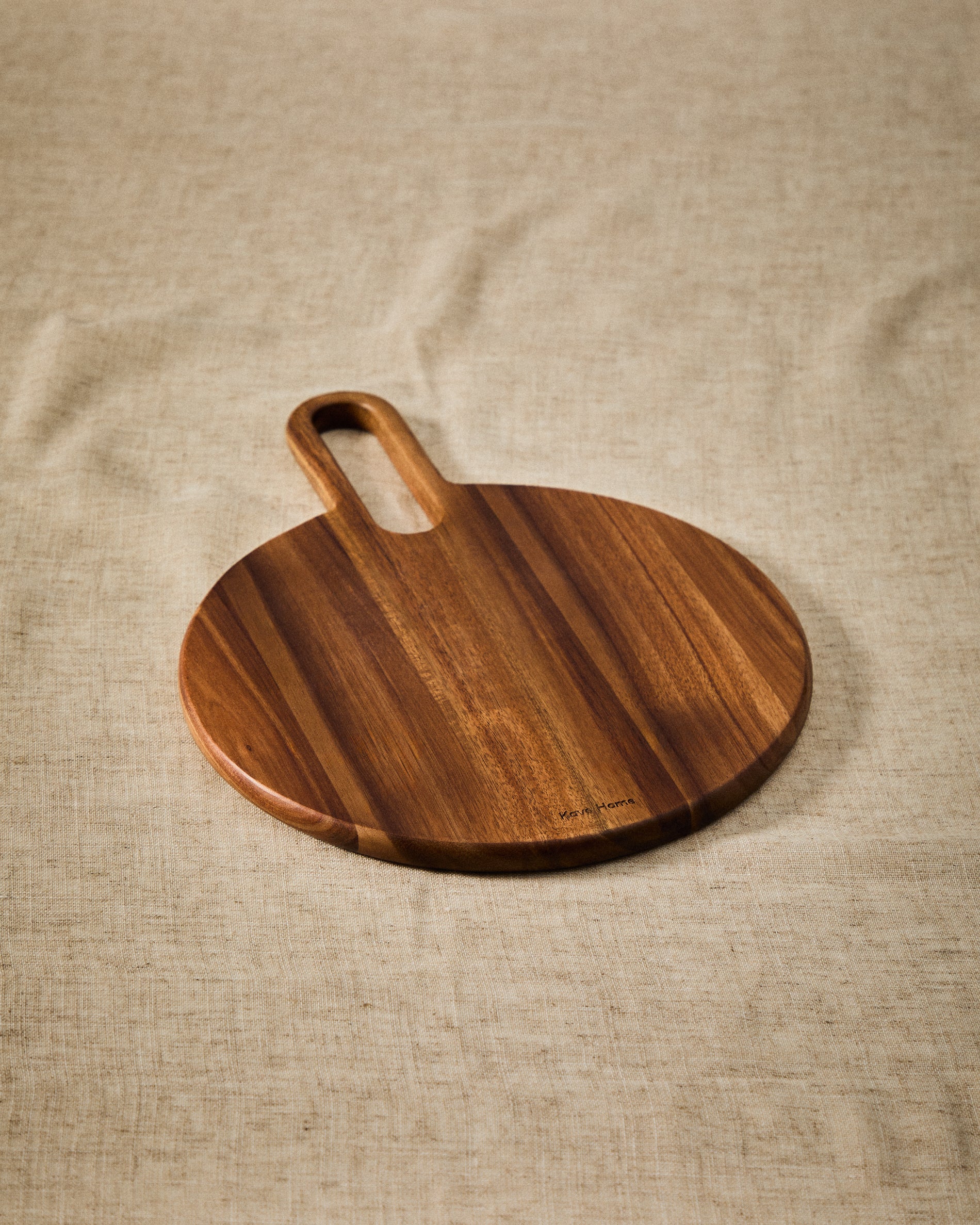 Blera serving board in acacia wood FSC 100% - Lifestyle