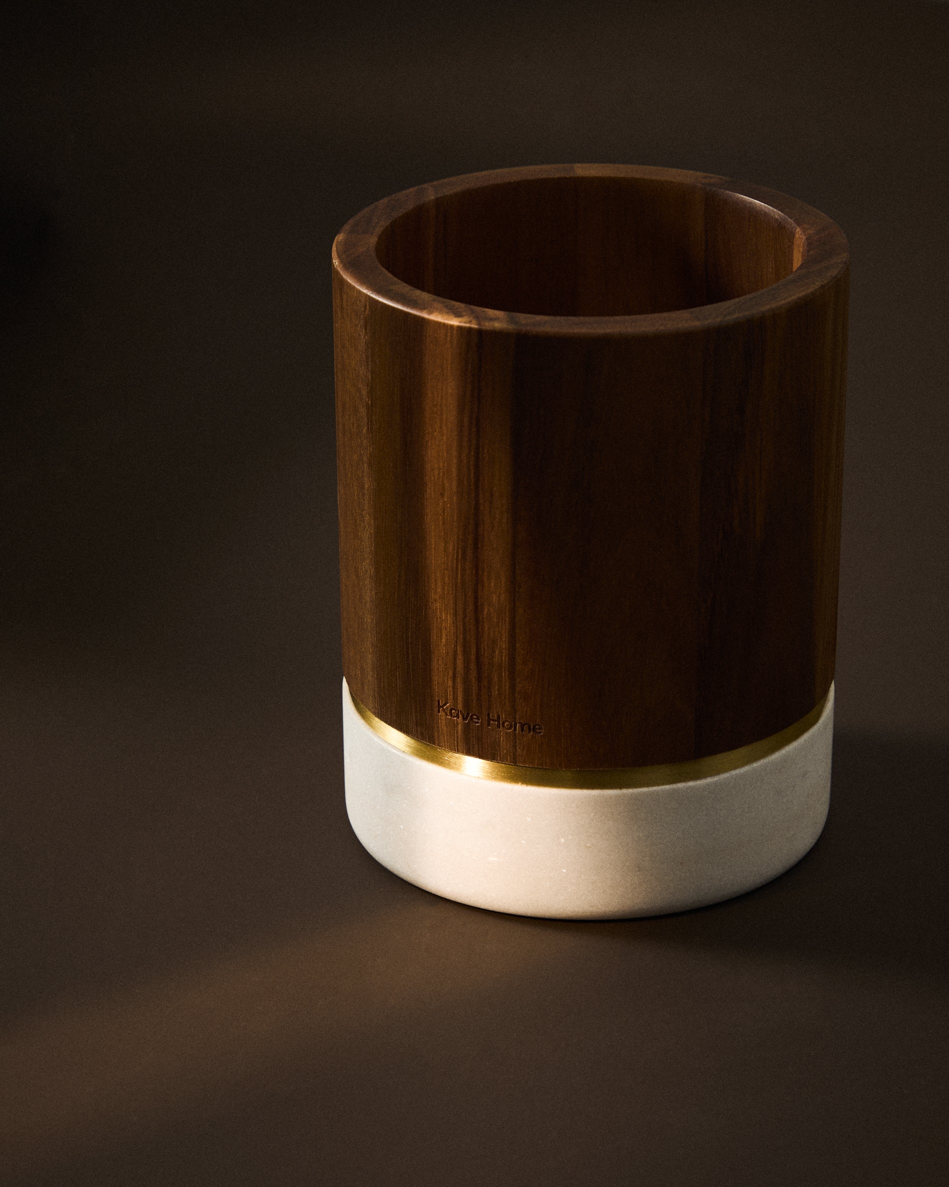 Turen utensil holder in white marble and acacia wood FSC 100% - Lifestyle