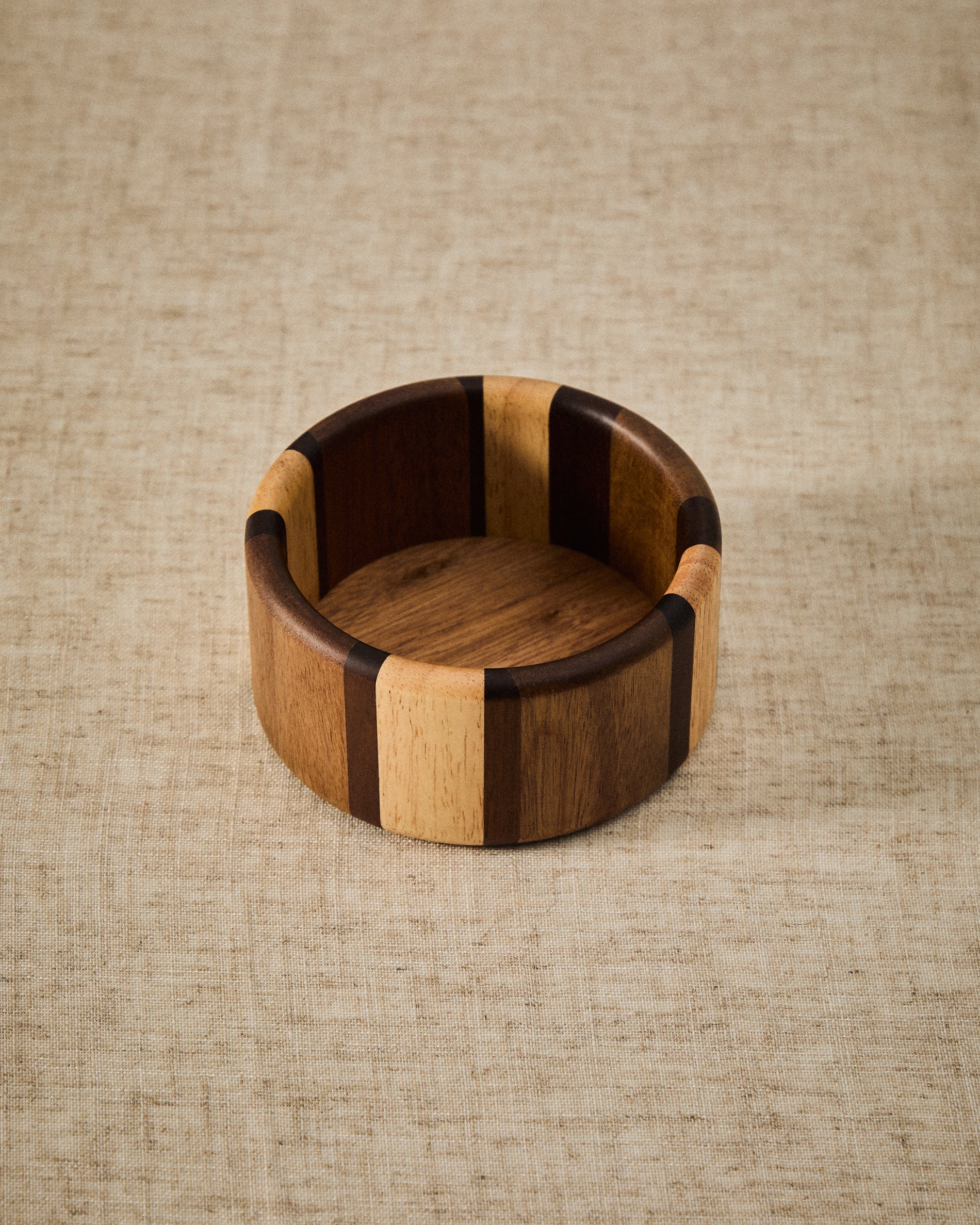 Nover bowl in acacia wood FSC 100% - Lifestyle