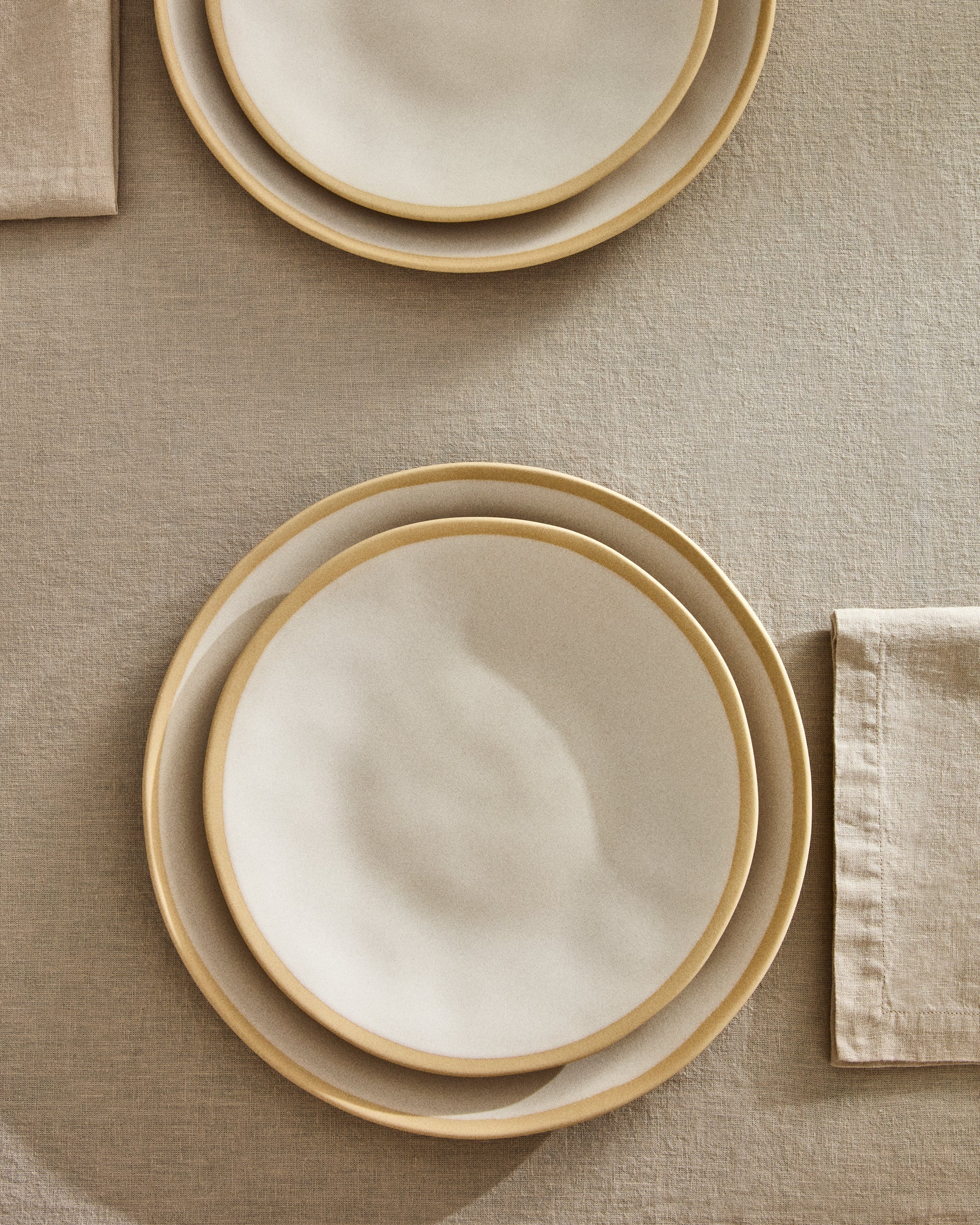 Beige Azir ceramic dessert plate - Lifestyle