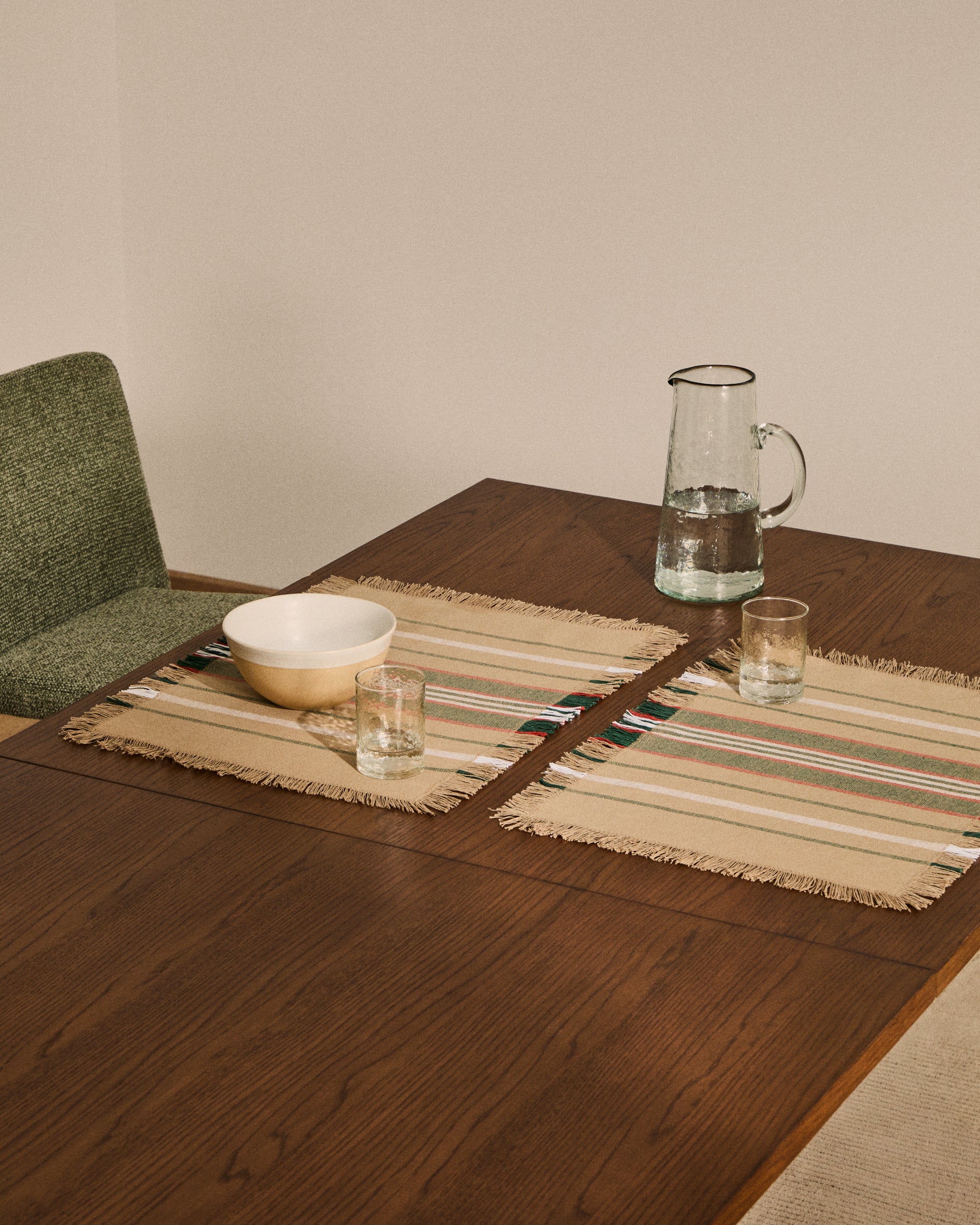 Davia set of 2 placemats in 100% cotton with green stripes and fringed detail 35 x 50cm - Lifestyle