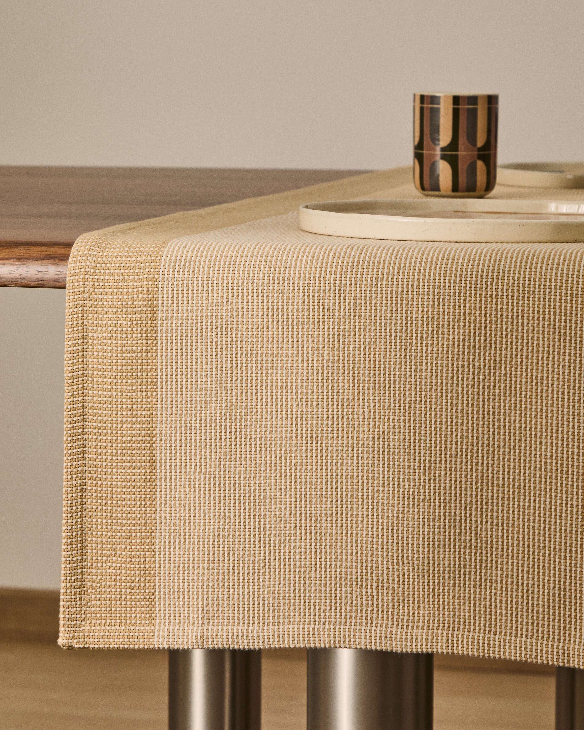 Briven beige 100% cotton table runner 50 x 150cm - Lifestyle