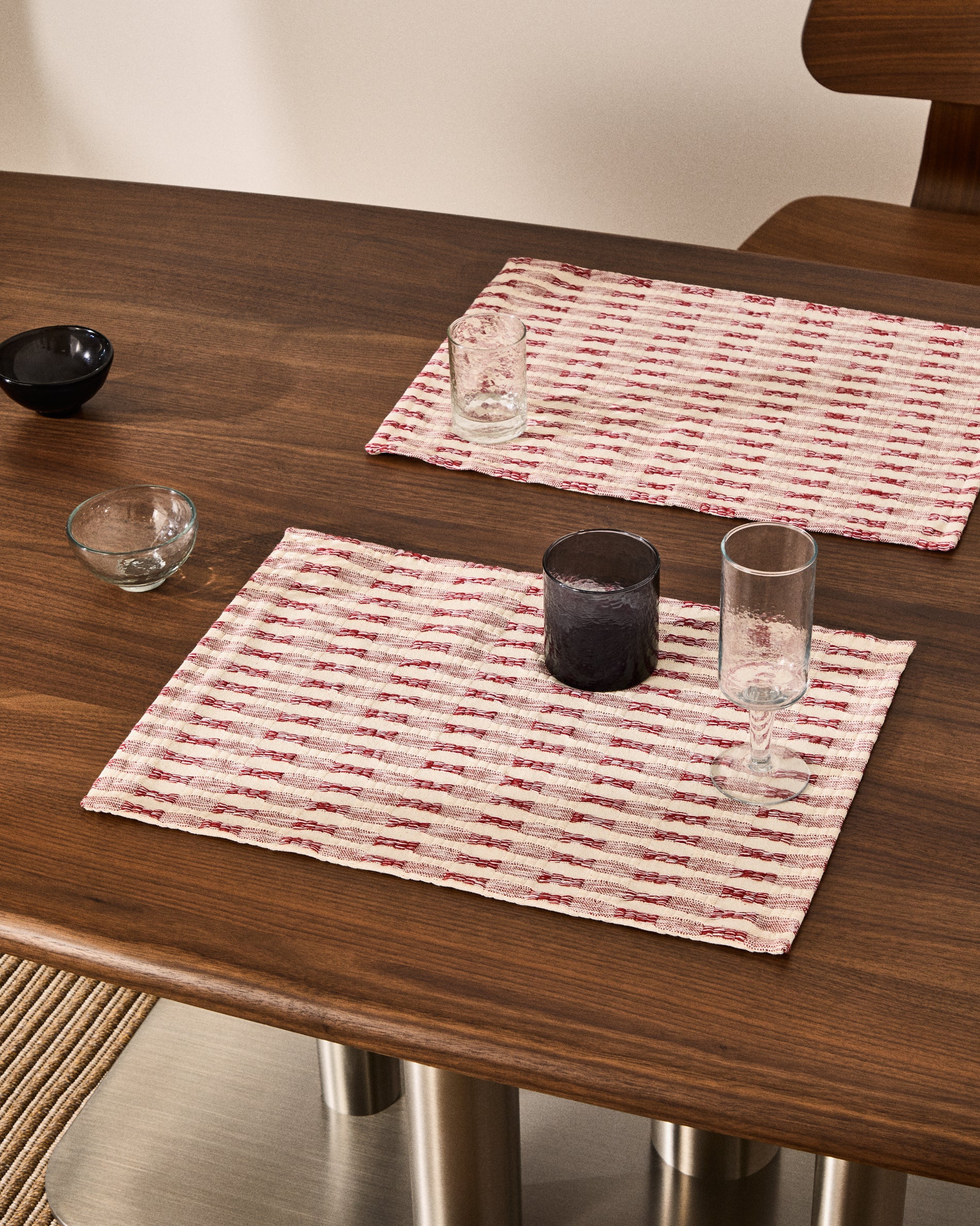 Coren set of 2 placemats in contrasting red 100% cotton jacquard 35 x 50cm - Lifestyle