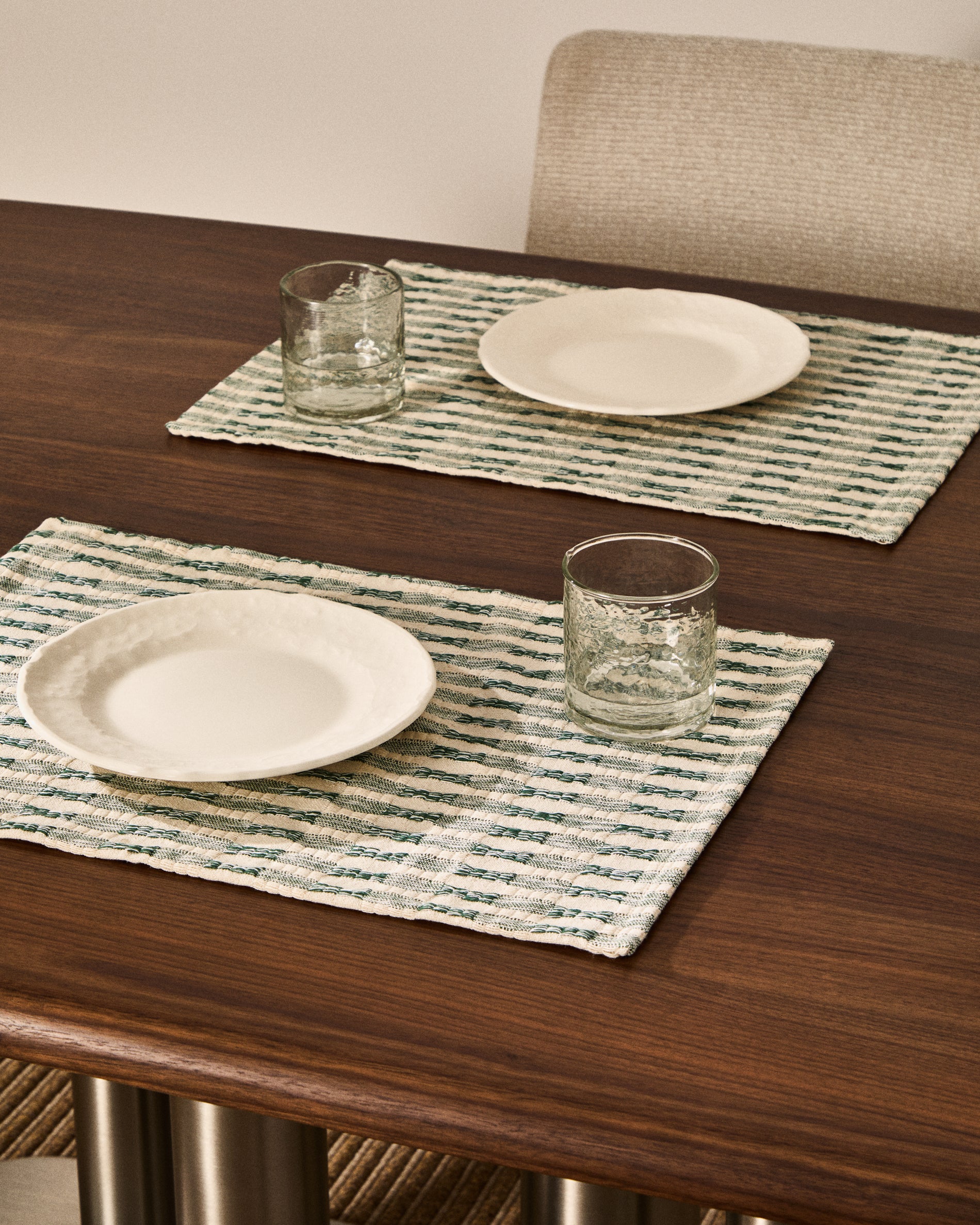 Coren set of 2 placemats in contrasting green 100% cotton jacquard 35 x 50cm - Lifestyle