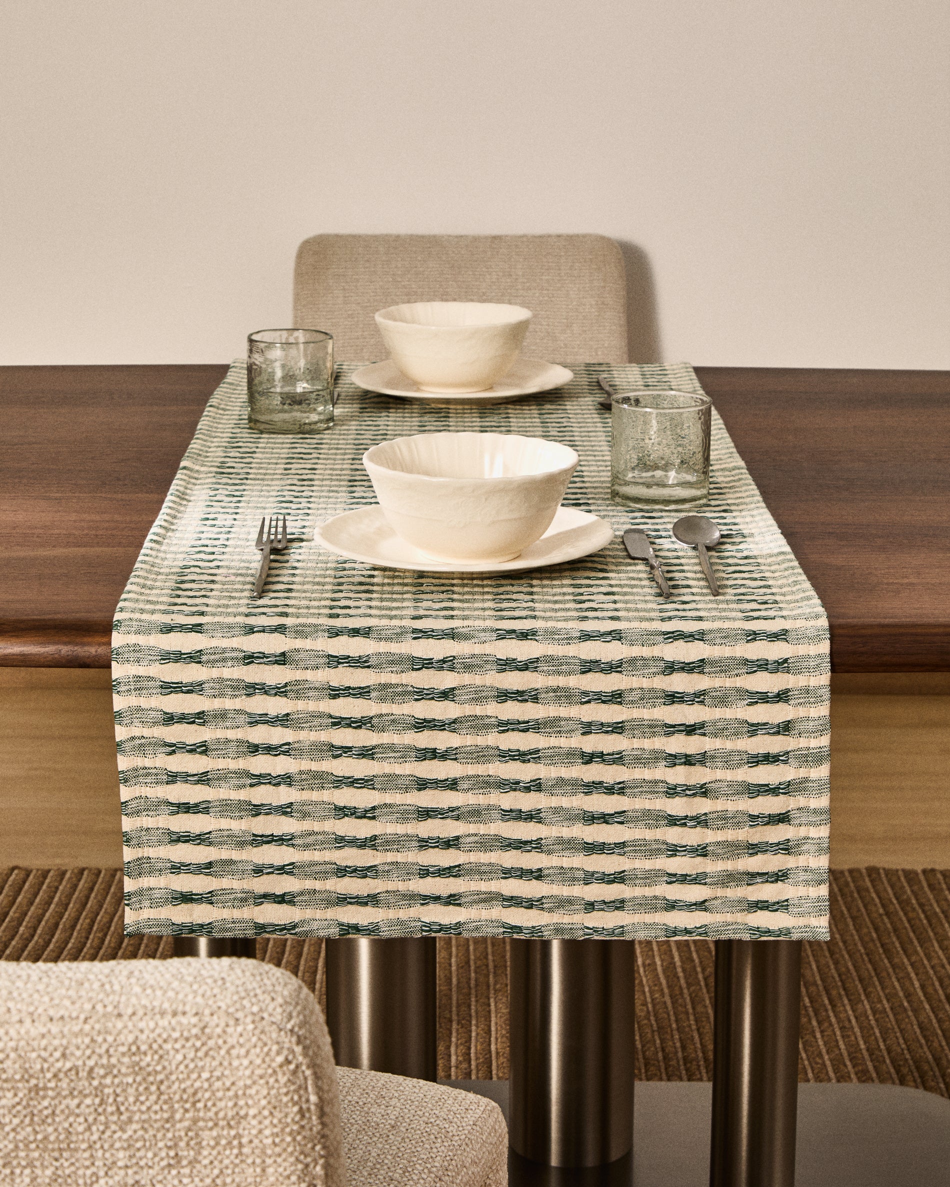 Coren table runner in contrasting green 100% cotton jacquard 50 x 150cm - Lifestyle