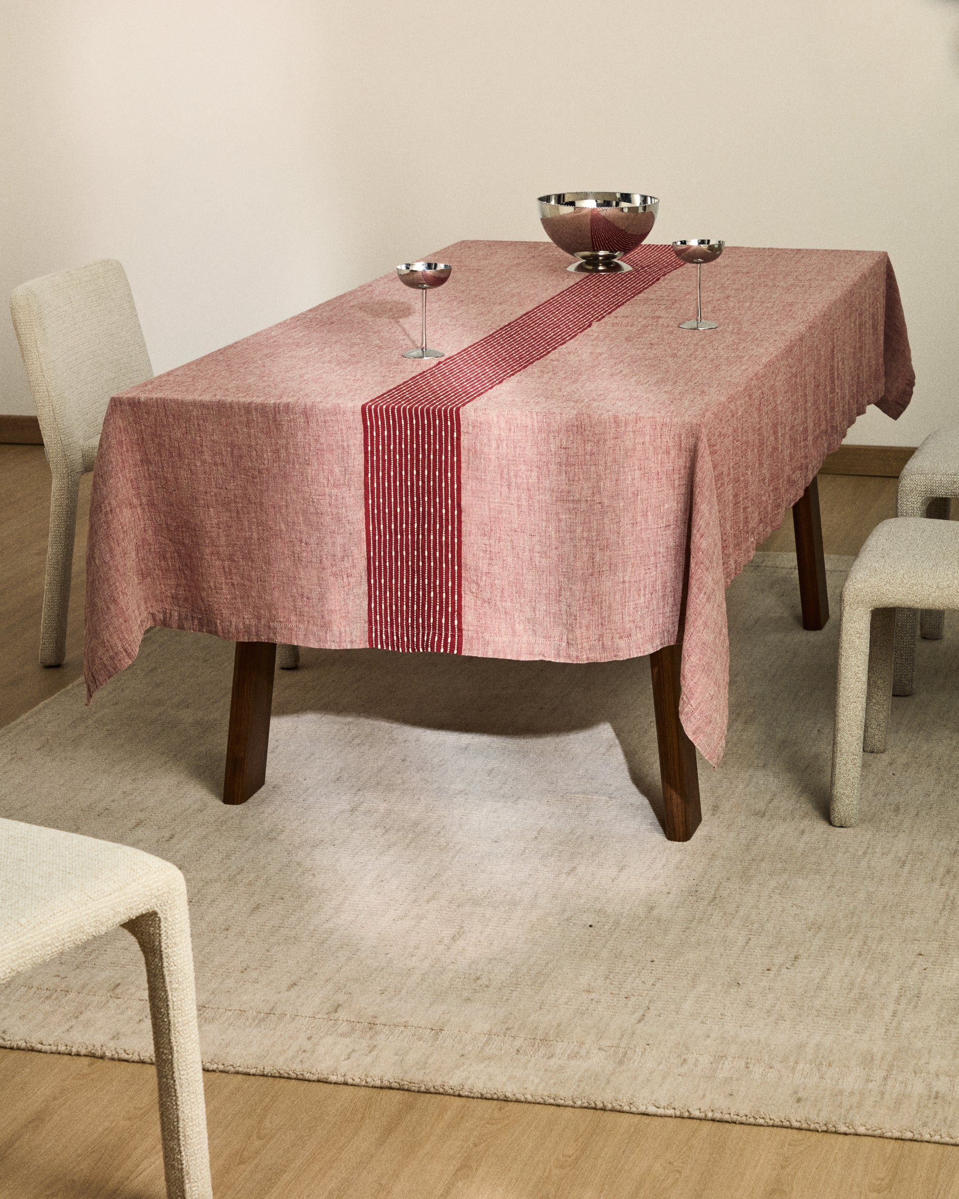Calena linen jacquard tablecloth with red central stripe 150 x 250 cm - Lifestyle
