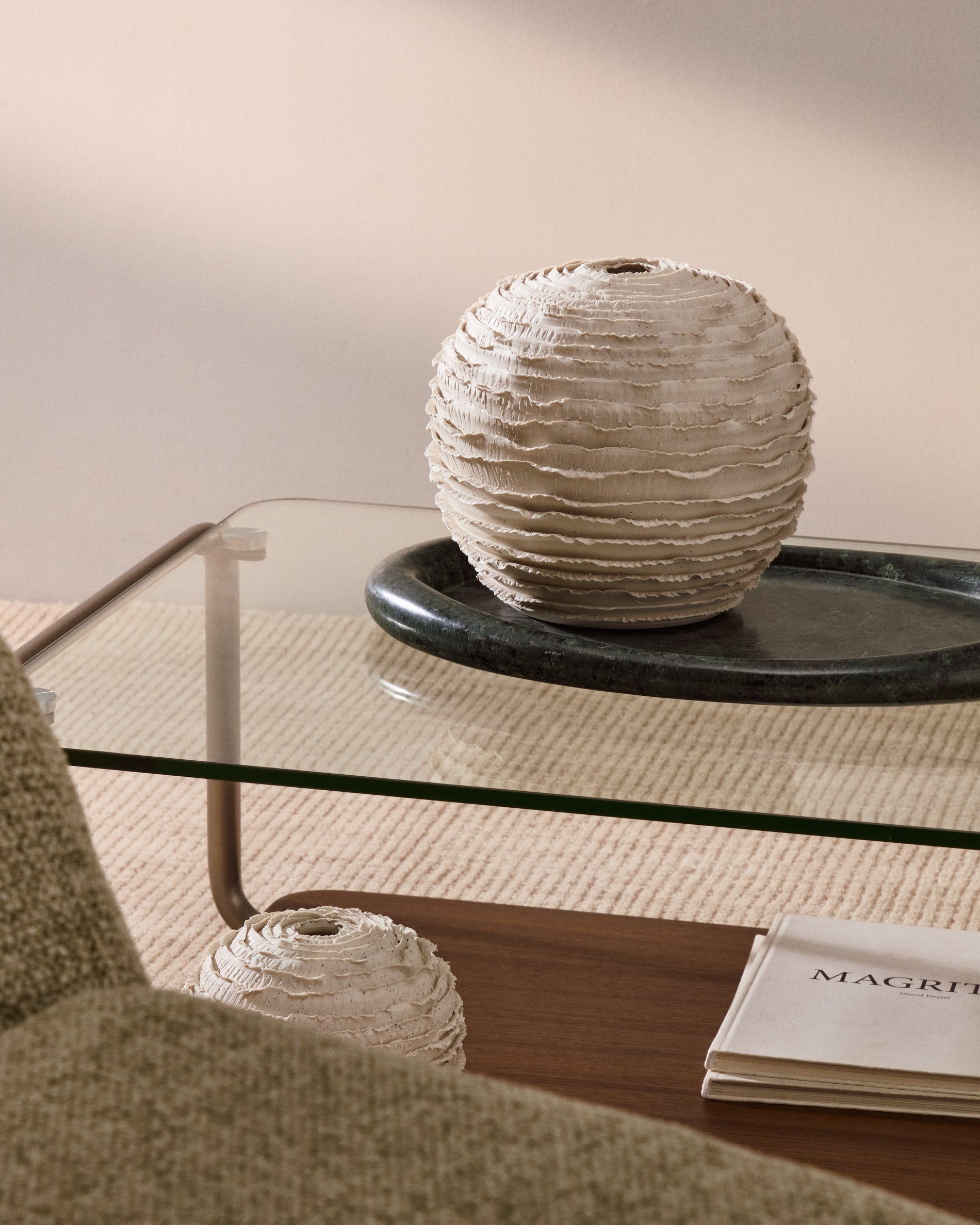 Evania vase in beige ceramic 21 cm - Lifestyle