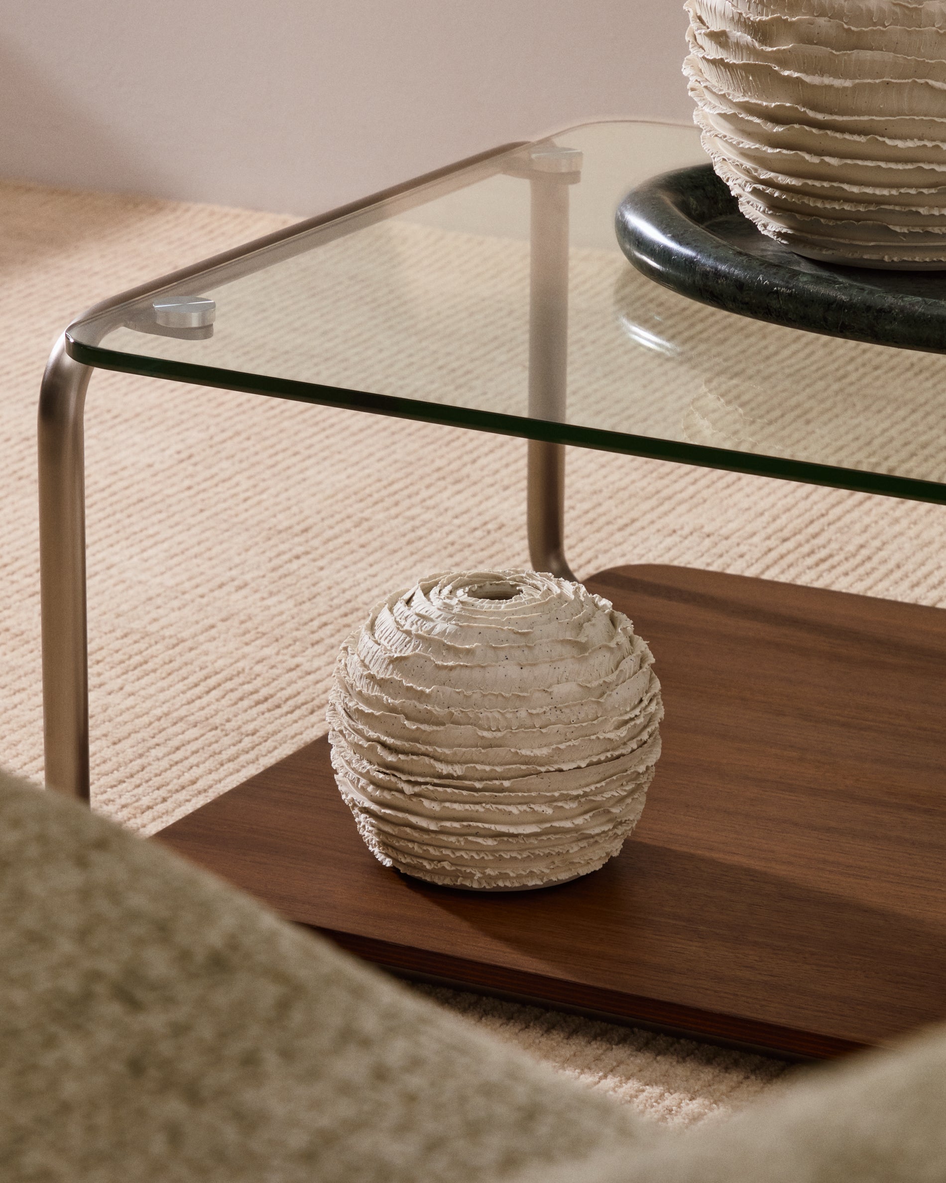 Evania vase in beige ceramic 15,5 cm - Lifestyle