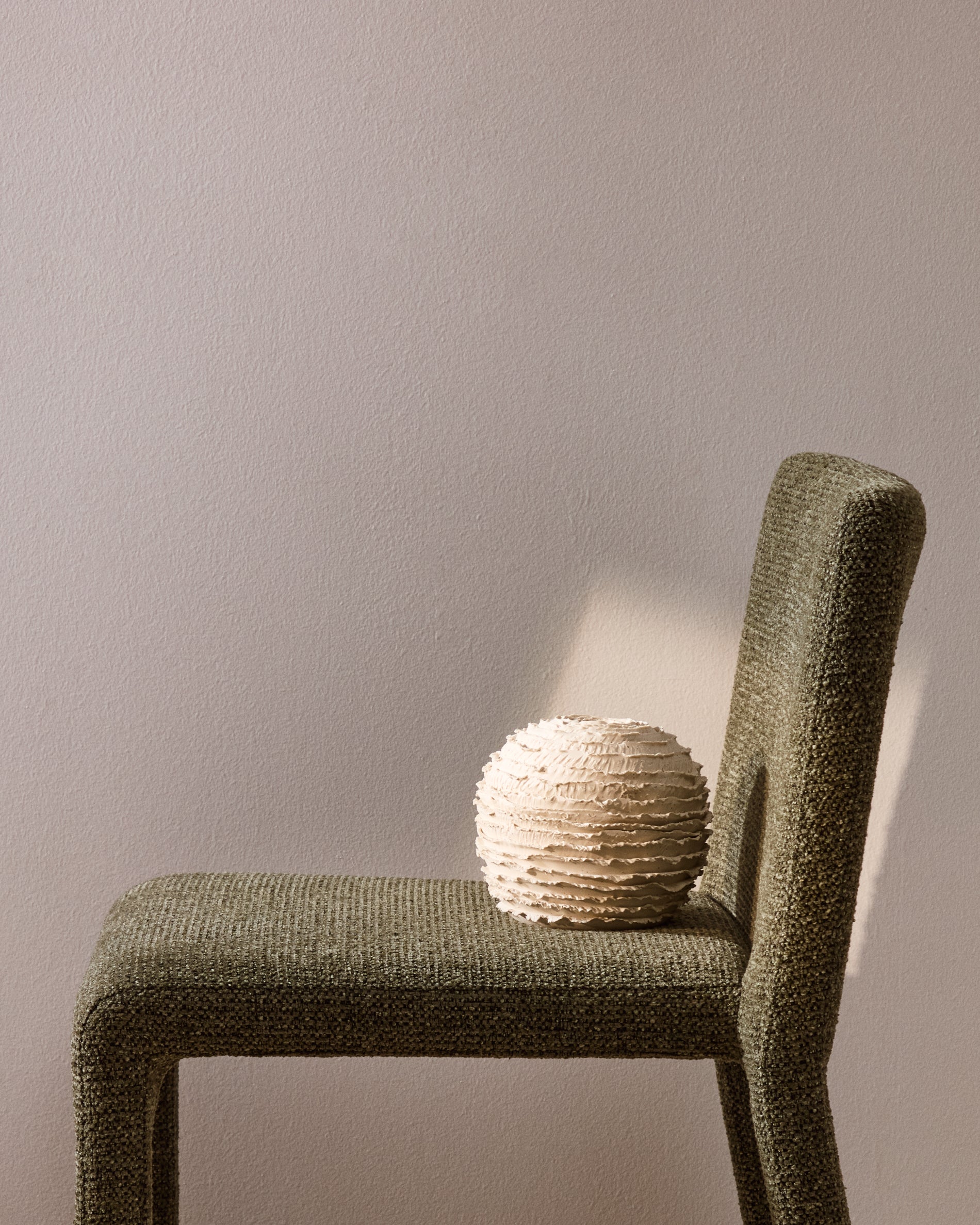Evania vase in beige ceramic 15,5 cm - Lifestyle