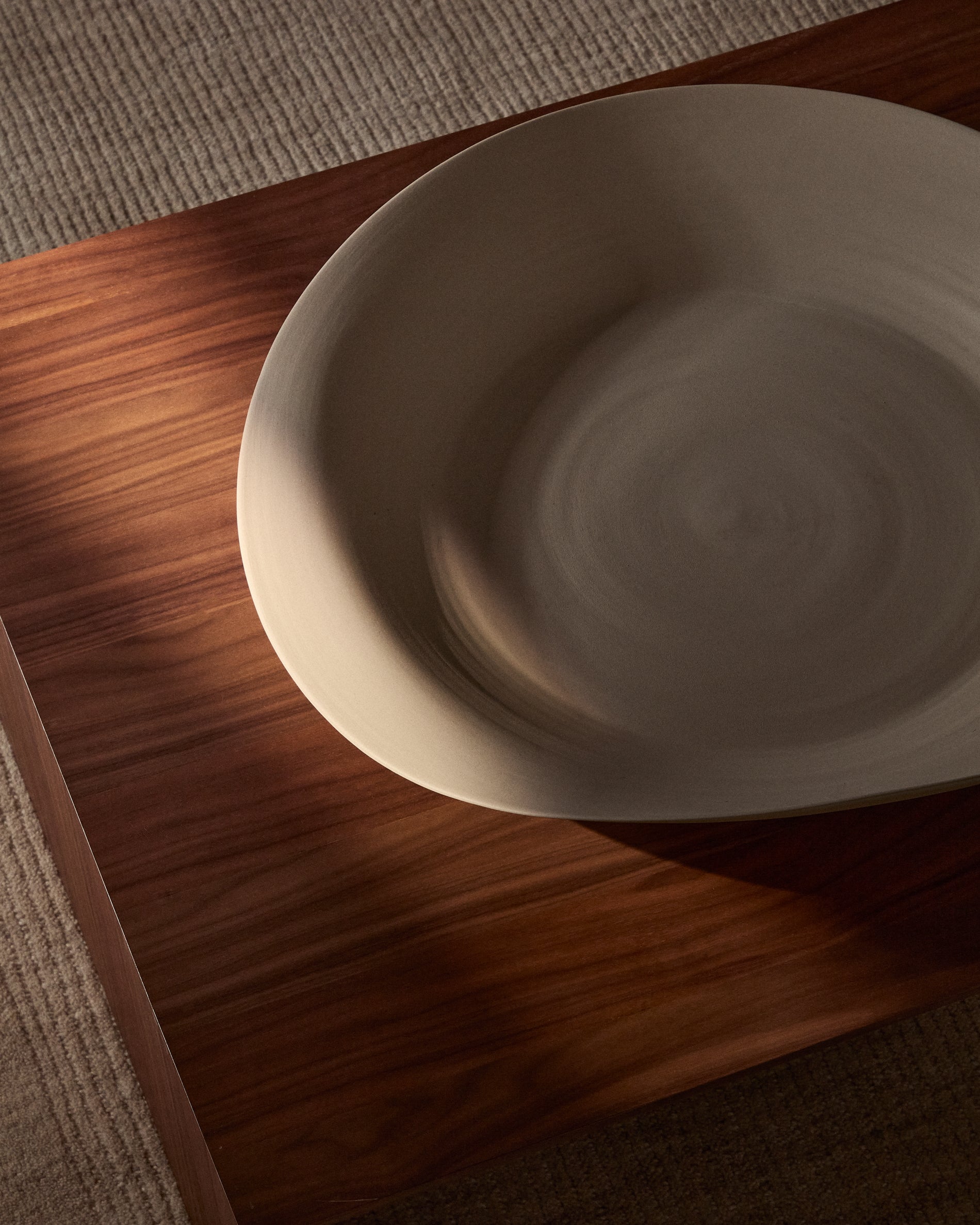 Ebenor beige ceramic centerpiece Ø 53 cm - Lifestyle