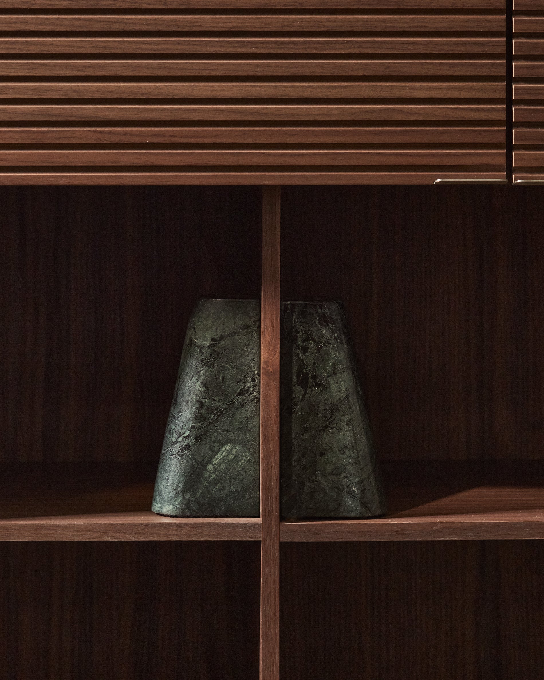 Serela bookend in green marble - Lifestyle