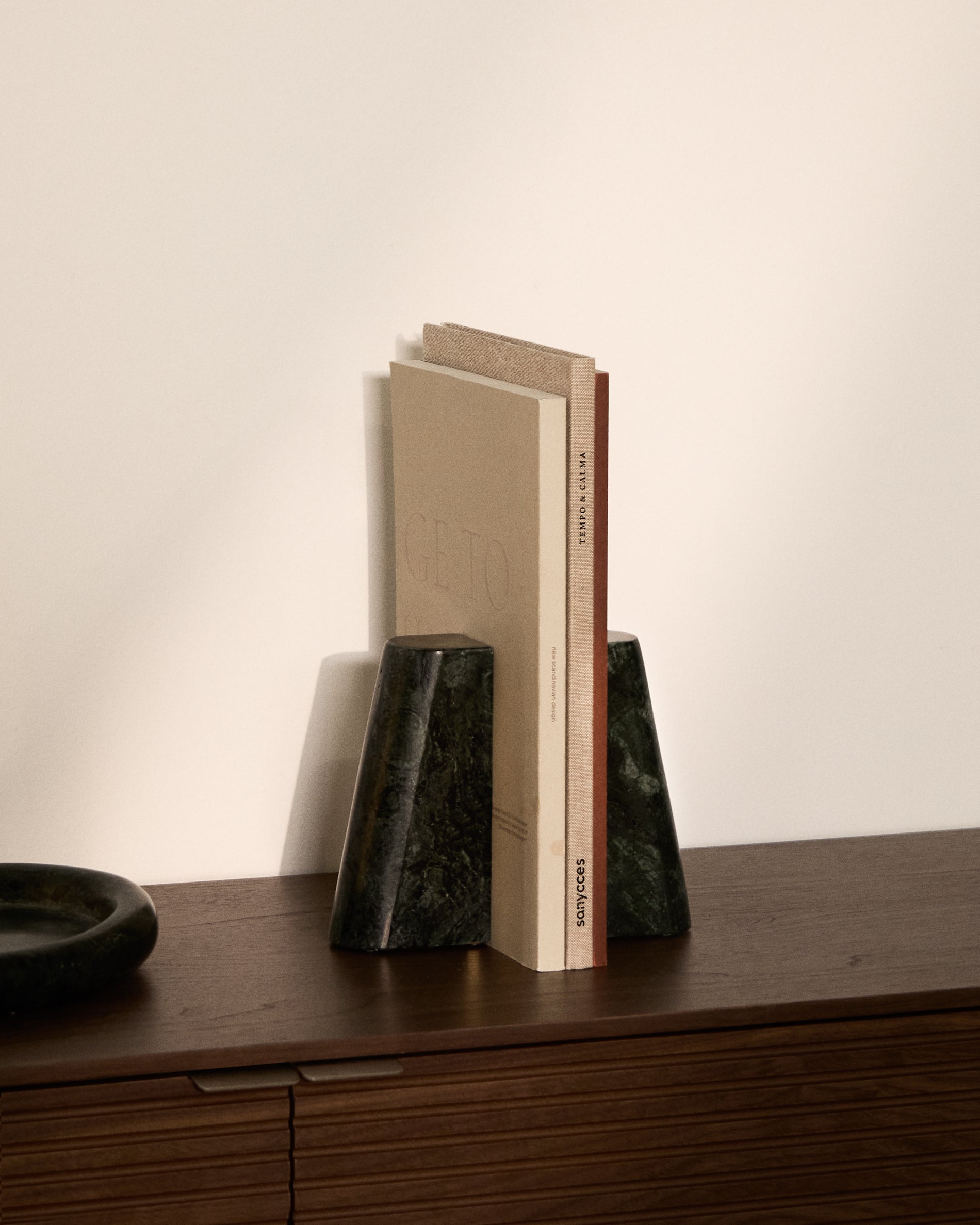 Serela bookend in green marble - Lifestyle