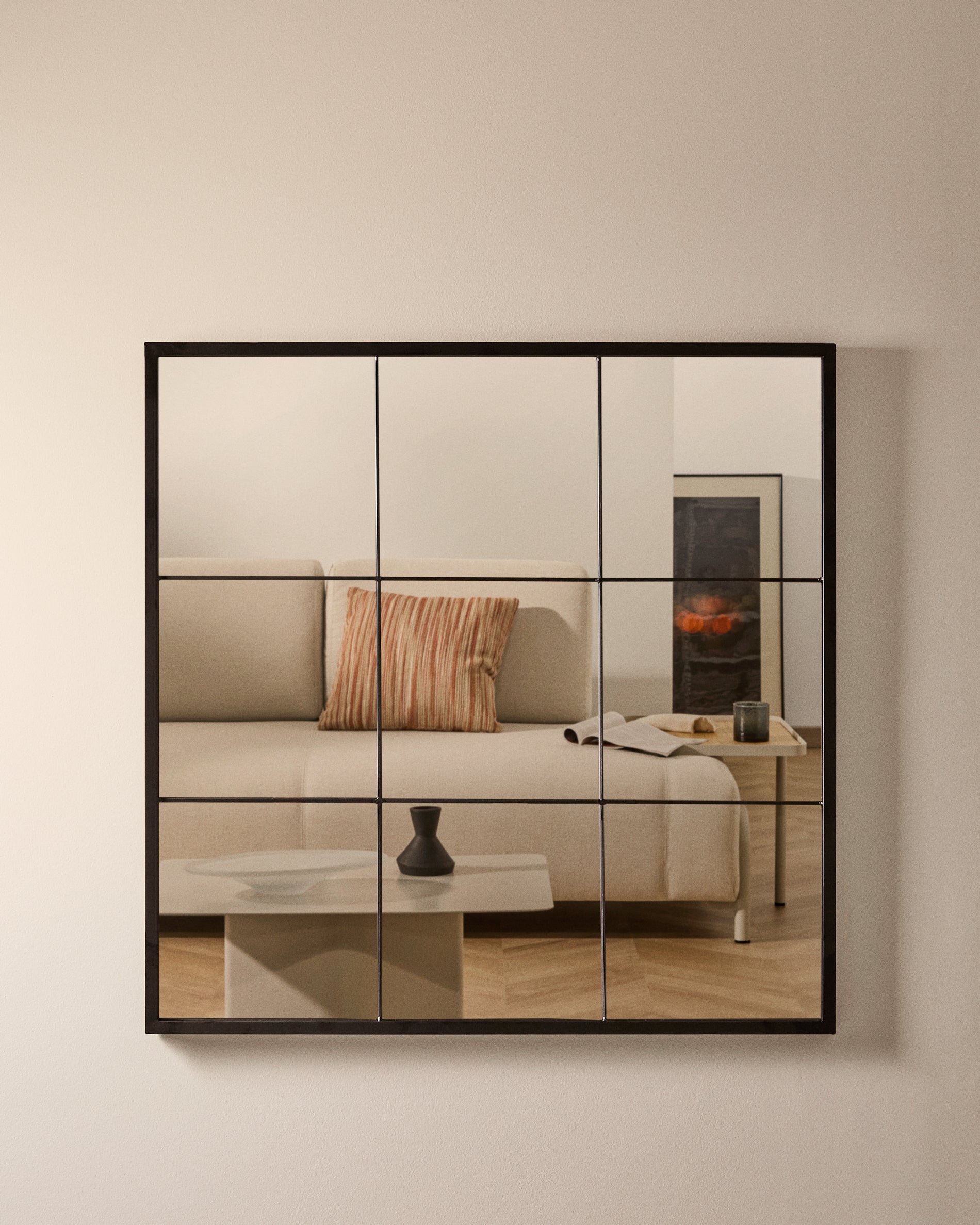 Ulrica black metal wall mirror 80 x 80 cm - Lifestyle