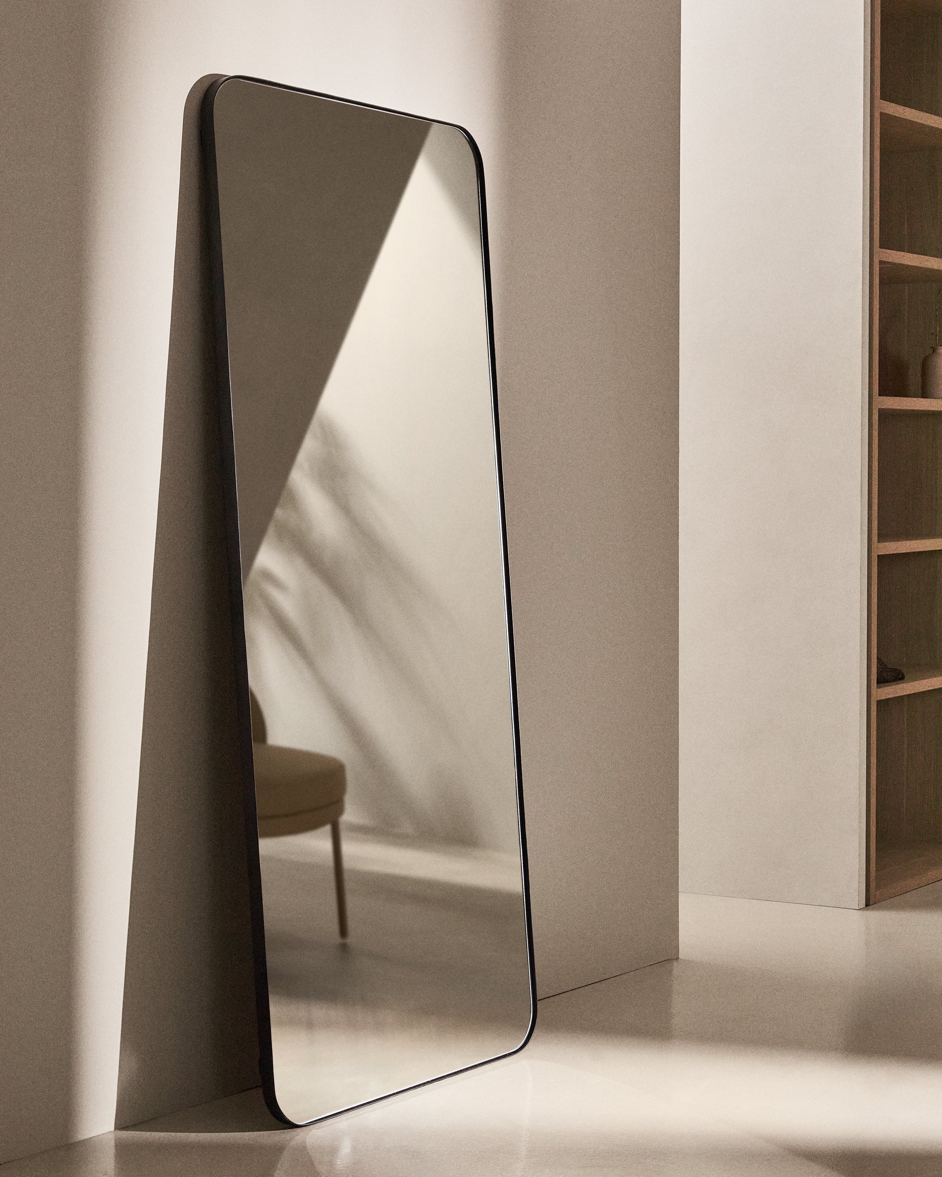 Marco black metal mirror 80 x 180cm - Lifestyle