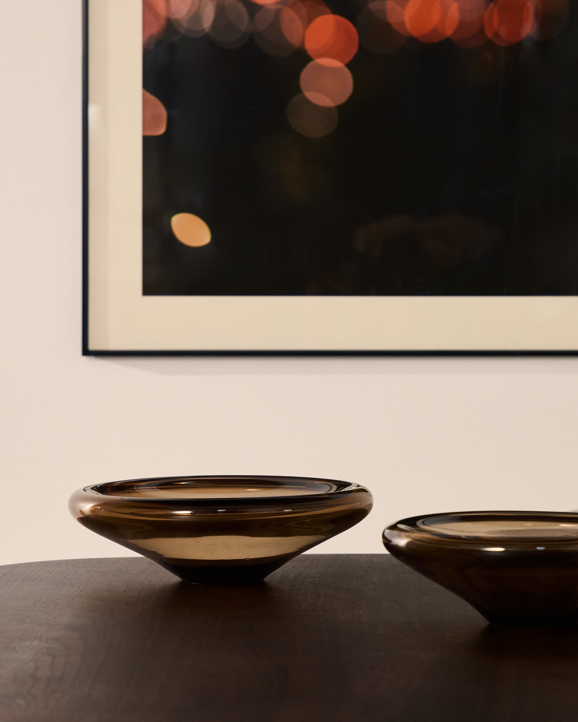 Zolira brown glass centerpiece Ø 27 cm - Lifestyle