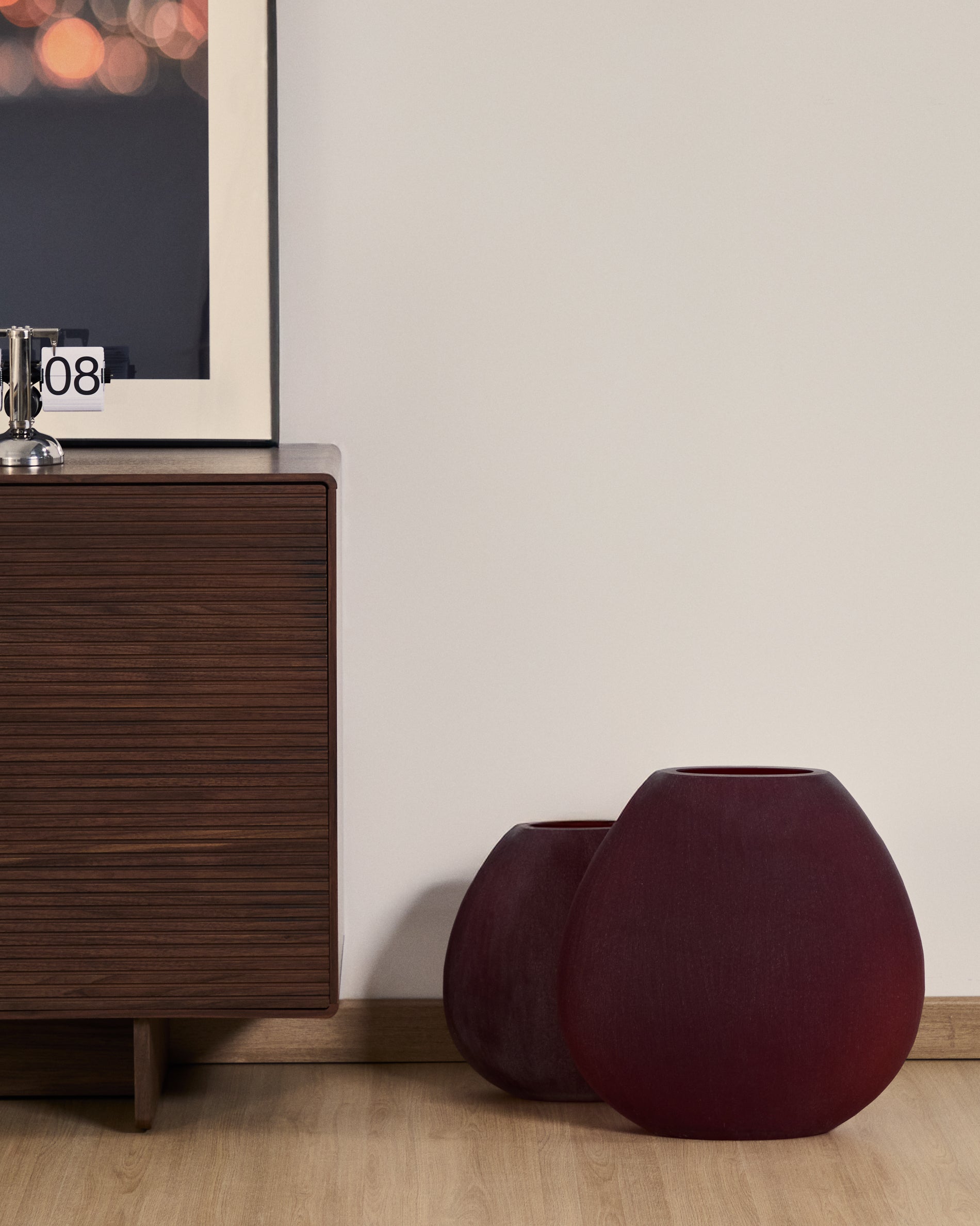 Rovena burgundy glass vase 33.5 cm - Lifestyle