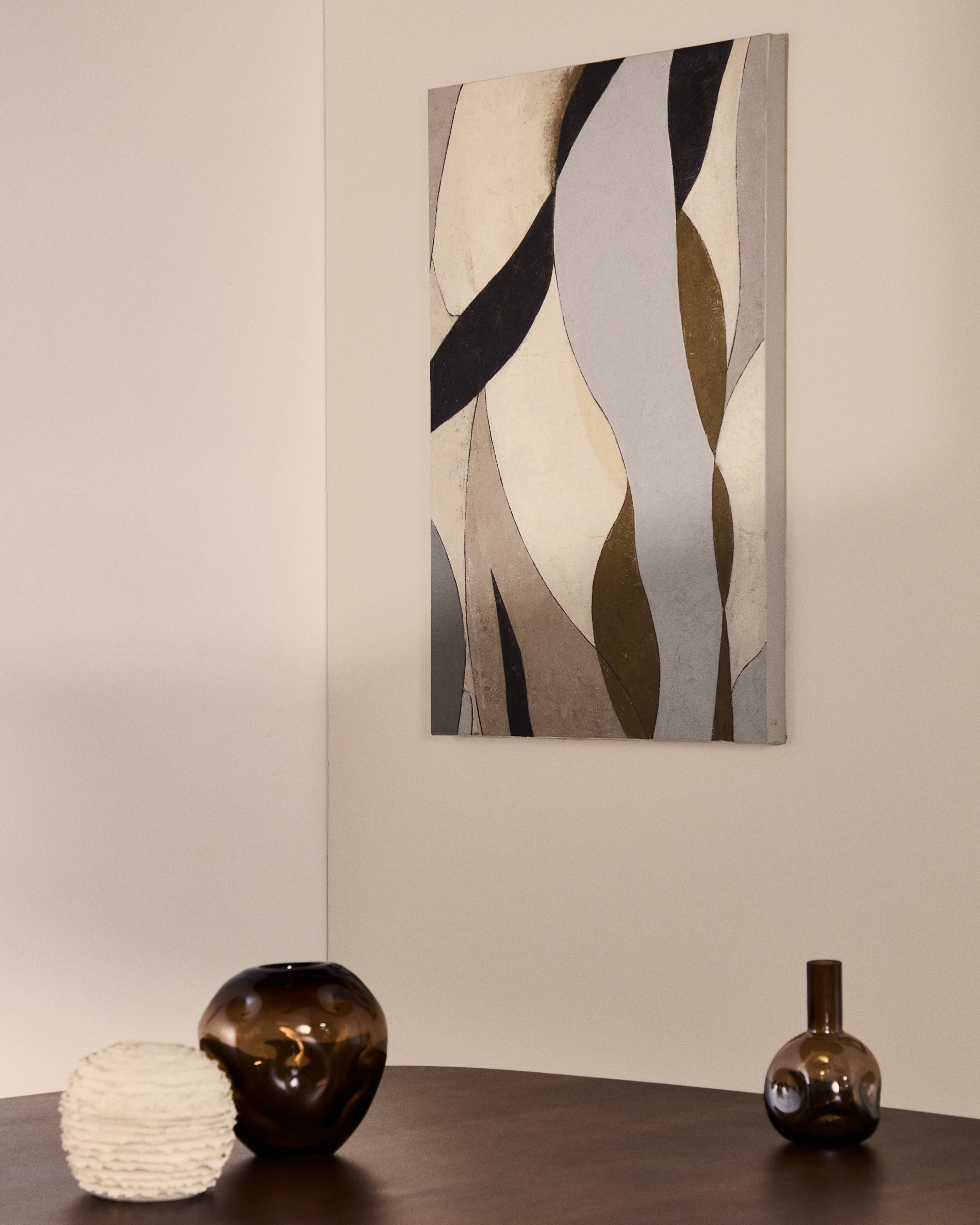Marvilo grey and mustard abstract canvas 60 x 90cm - Lifestyle