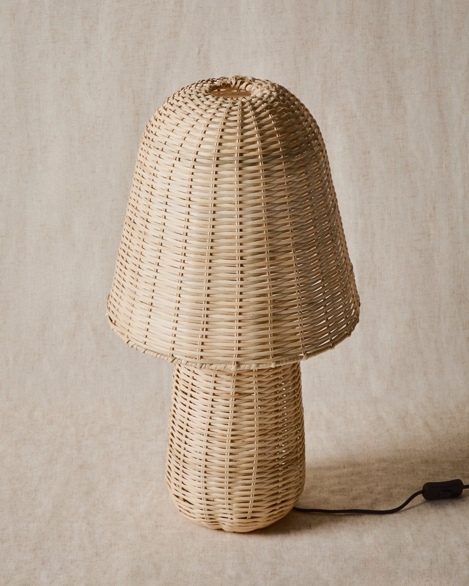 Neuda rattan table lamp with light finish - Lifestyle