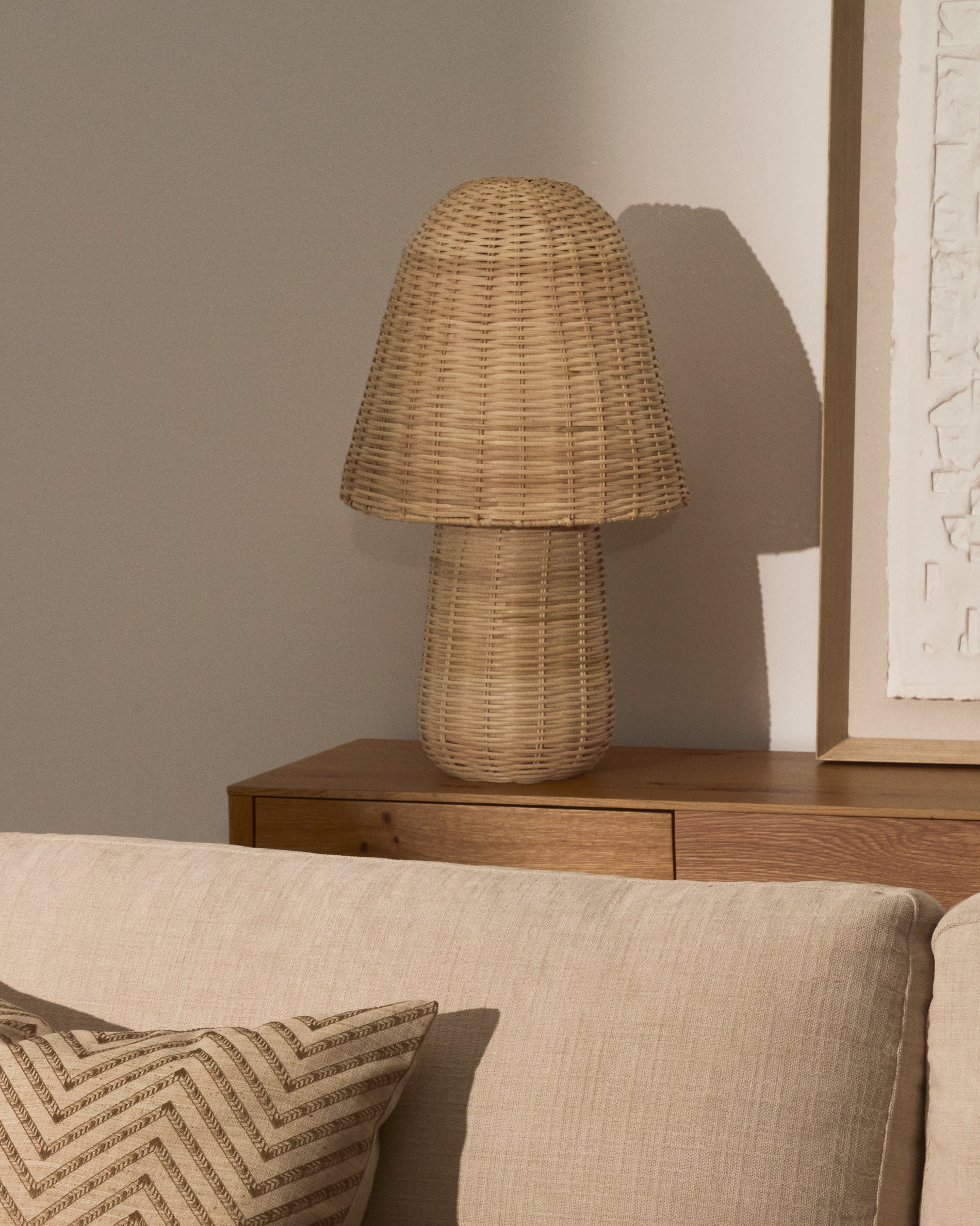 Neuda rattan table lamp with light finish - Lifestyle
