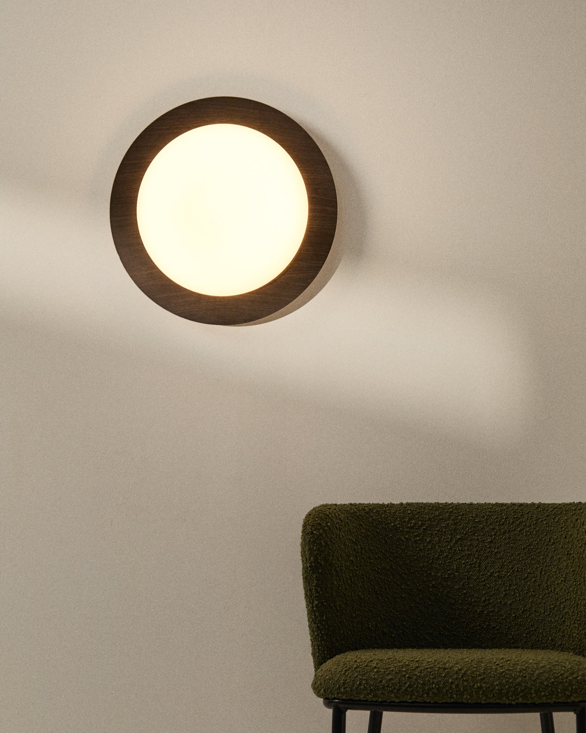 Novae ceiling lamp in dark wood-effect brushed steel and frosted glass Ø 40 cm - Lifestyle