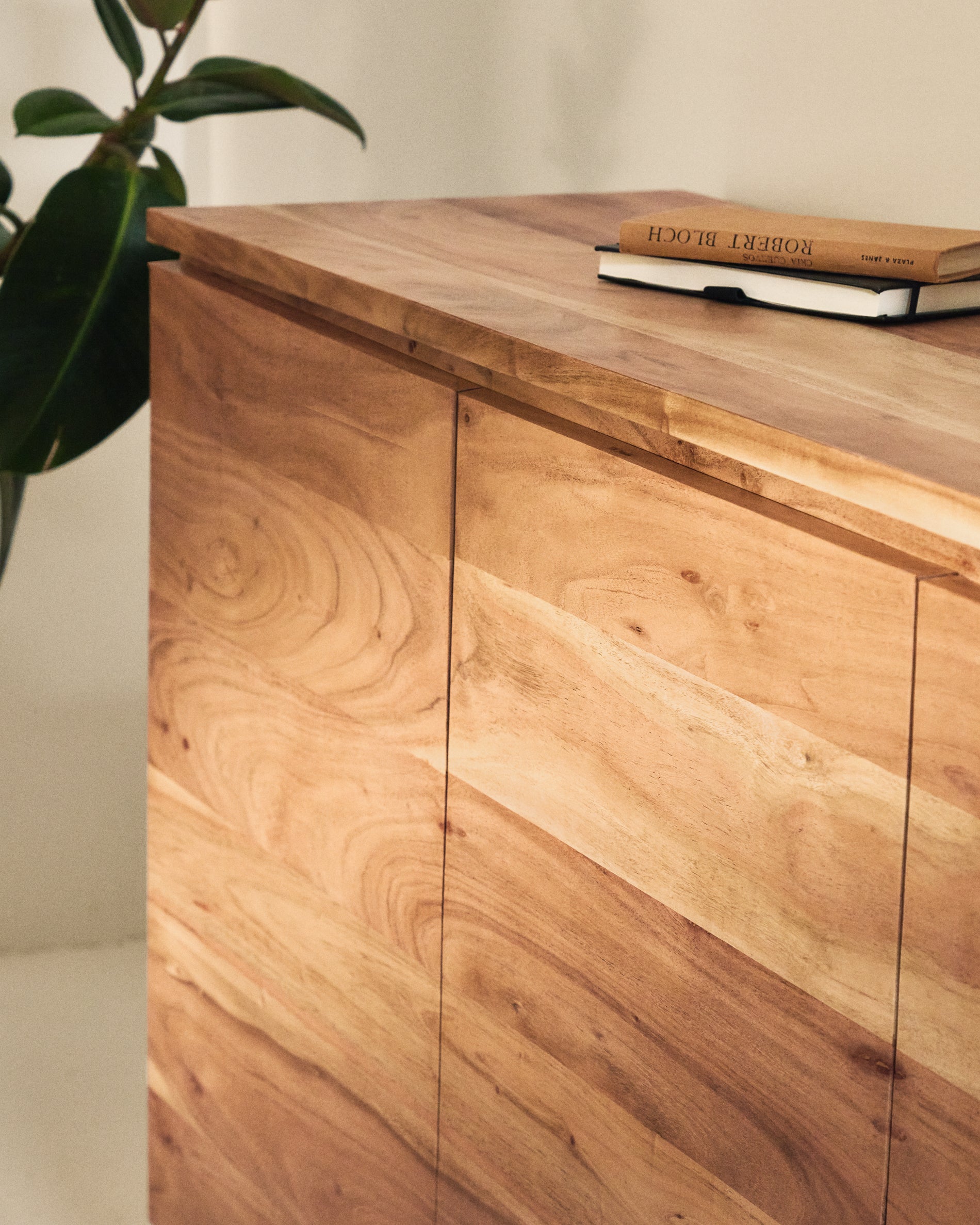 Uxue 4-door sideboard in solid acacia wood with bleached finish 200 x 88cm - Lifestyle