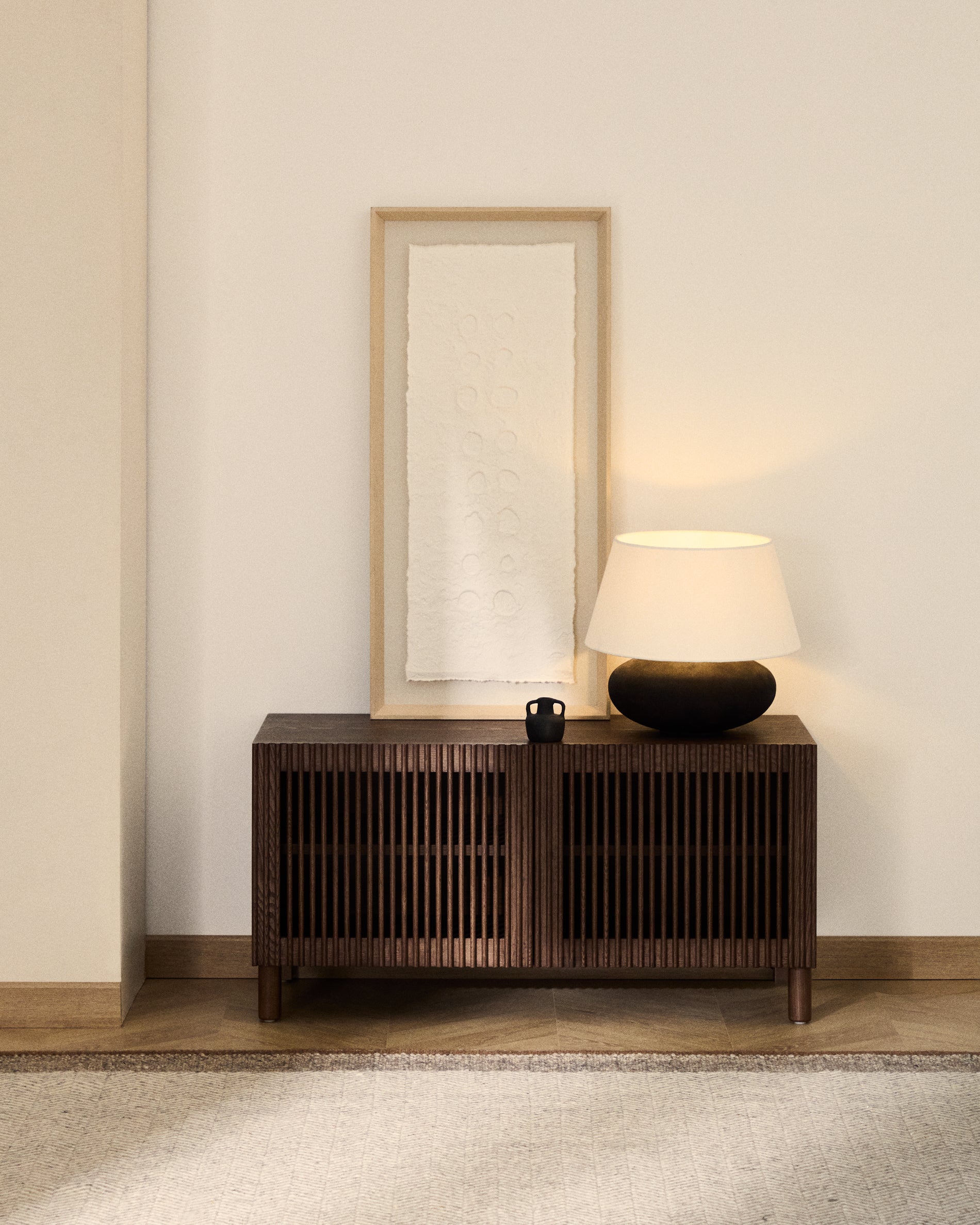 Beyla shoe rack in ash veneer and solid ash wood with walnut finish 98 cm FSC 100% - Lifestyle