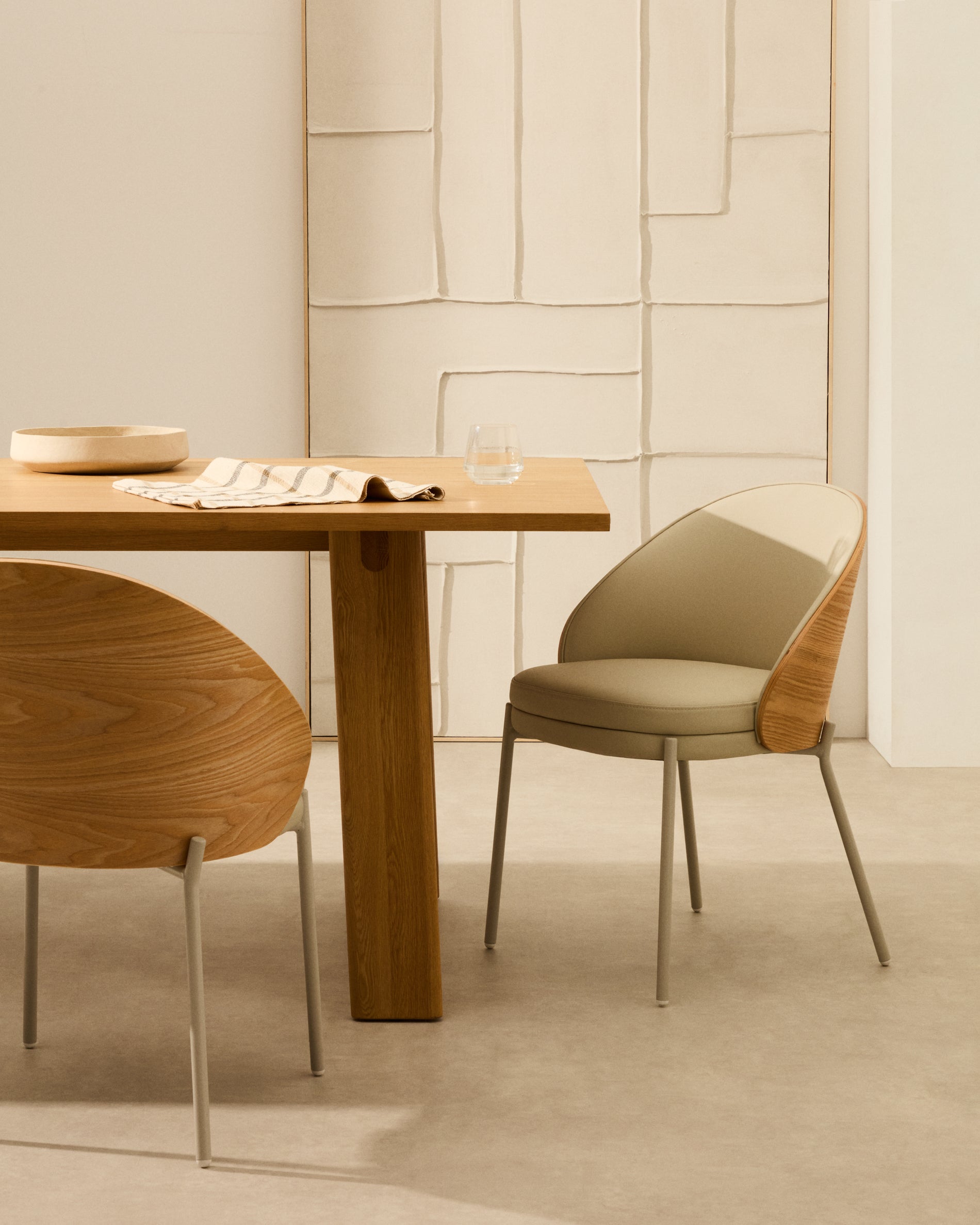 Eamy beige faux leather chair, ash veneer with natural finish and beige metal - Lifestyle