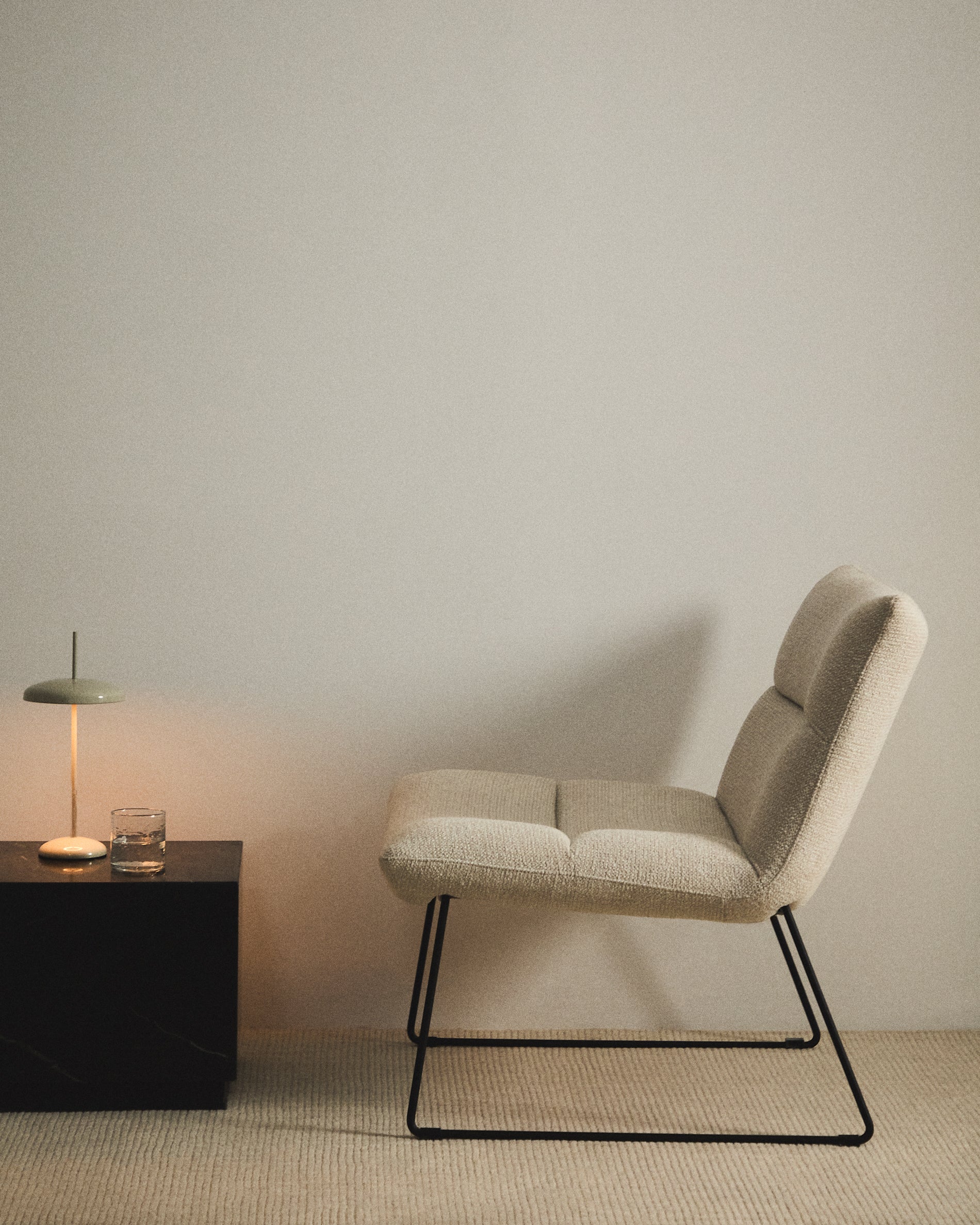 Asen beige chenille armchair with black steel legs FSC 100% - Lifestyle