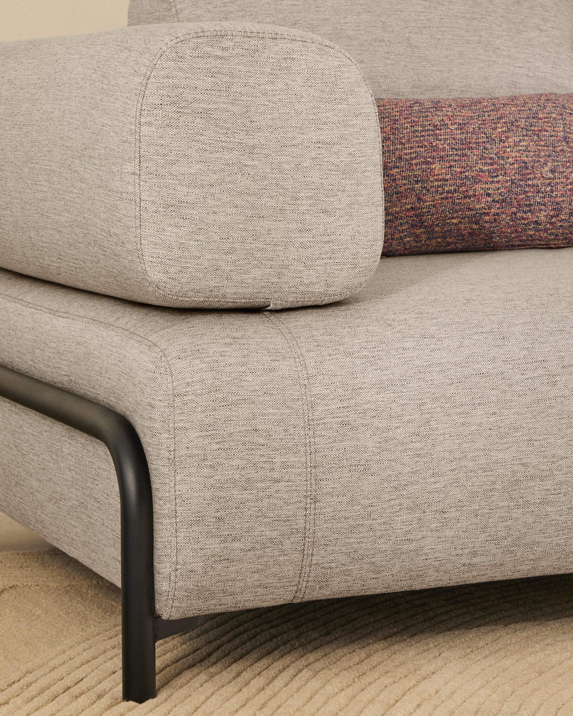 Compo 2-seater greige sofa with black metal frame 200 cm FSC Mix Credit - Lifestyle