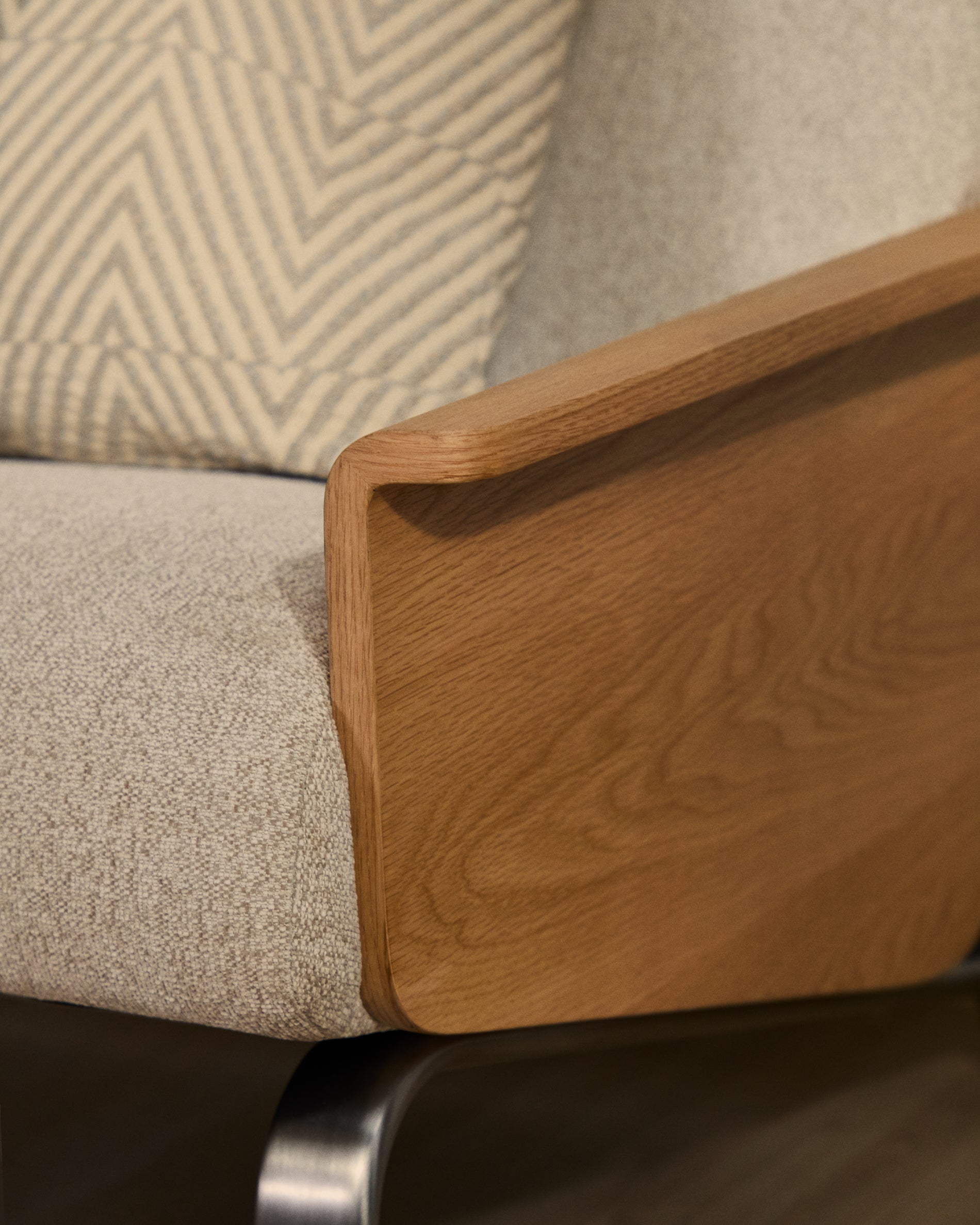 Amsen beige chenille 3-seater sofa in oak plywood with brushed stainless steel legs 190cm - Lifestyle