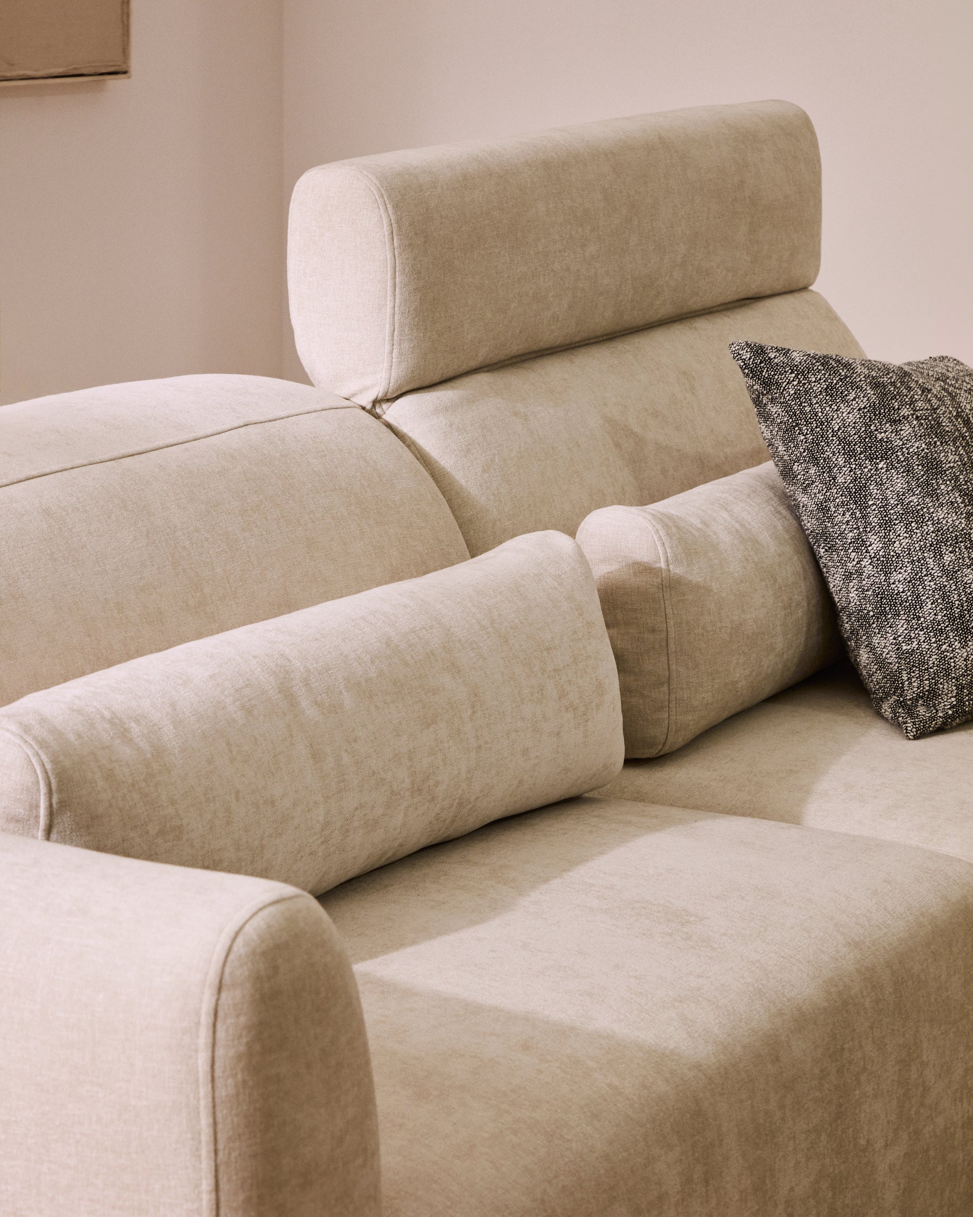 Lares 4-seater sofa with motorised sliding seats and reclining headrest in beige chenille 290cm - Lifestyle