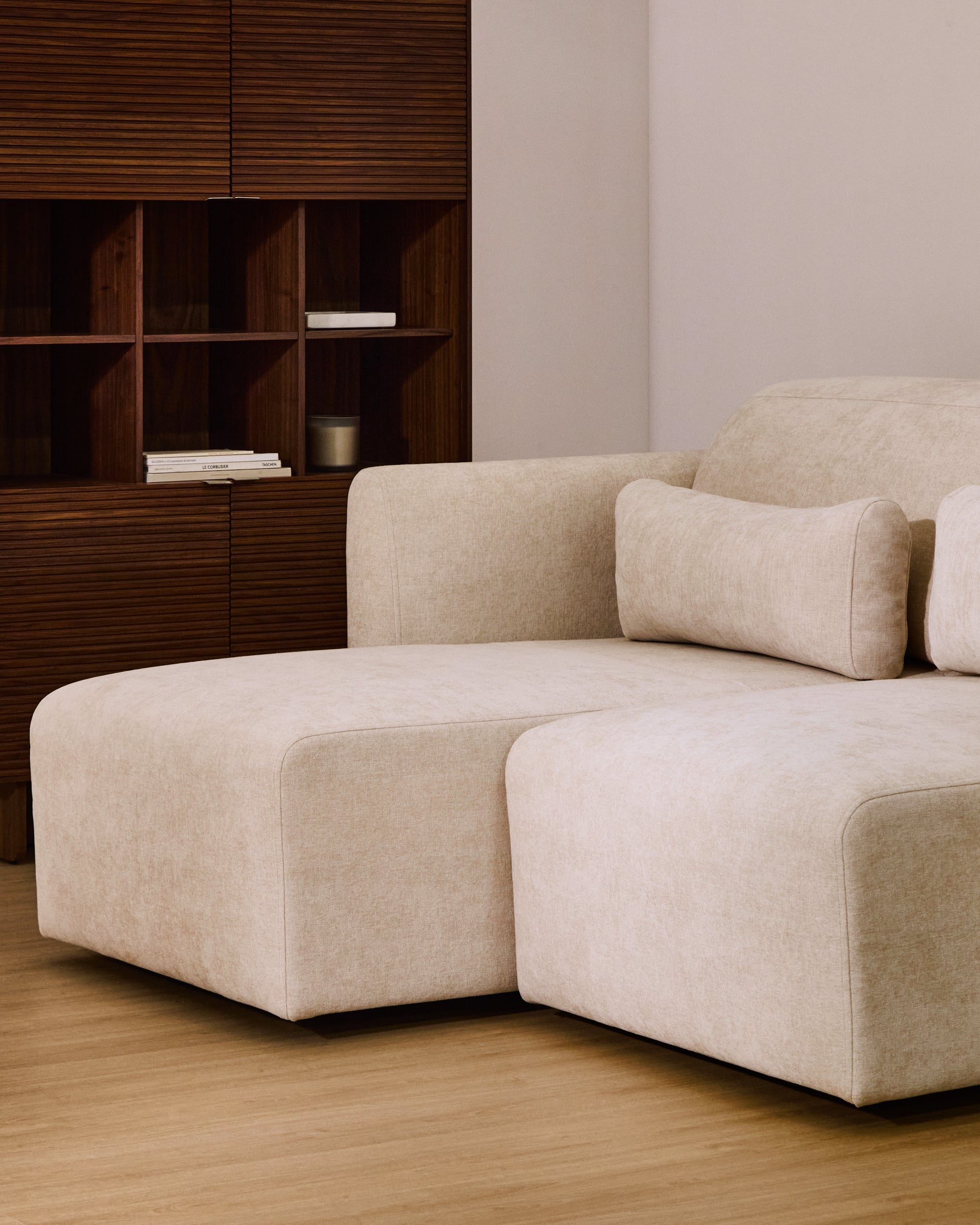 Lares 2-seater sofa with motorised sliding seats and reclining headrest in beige chenille 180cm - Lifestyle