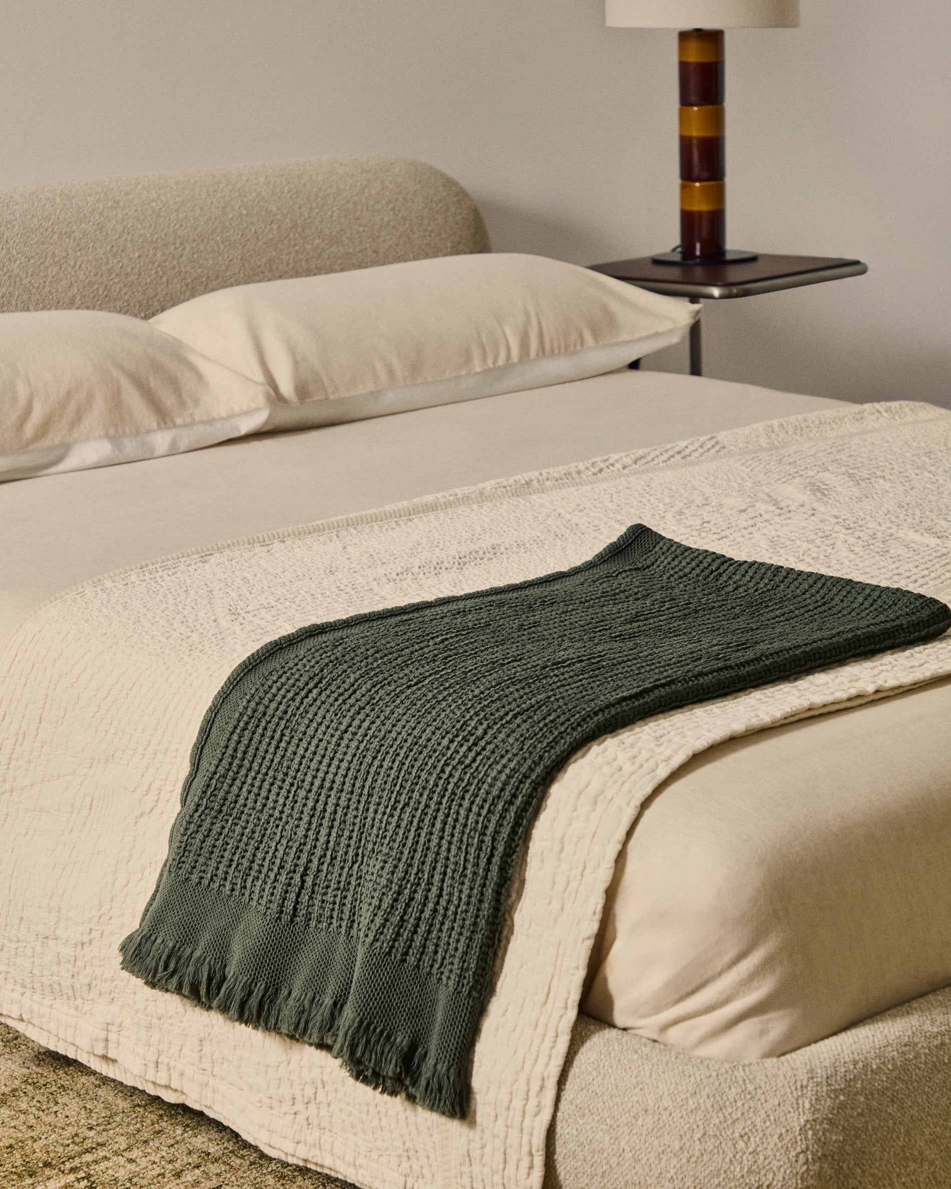 Nulina 100% cotton waffle blanket in green 130 x 170 cm - Lifestyle
