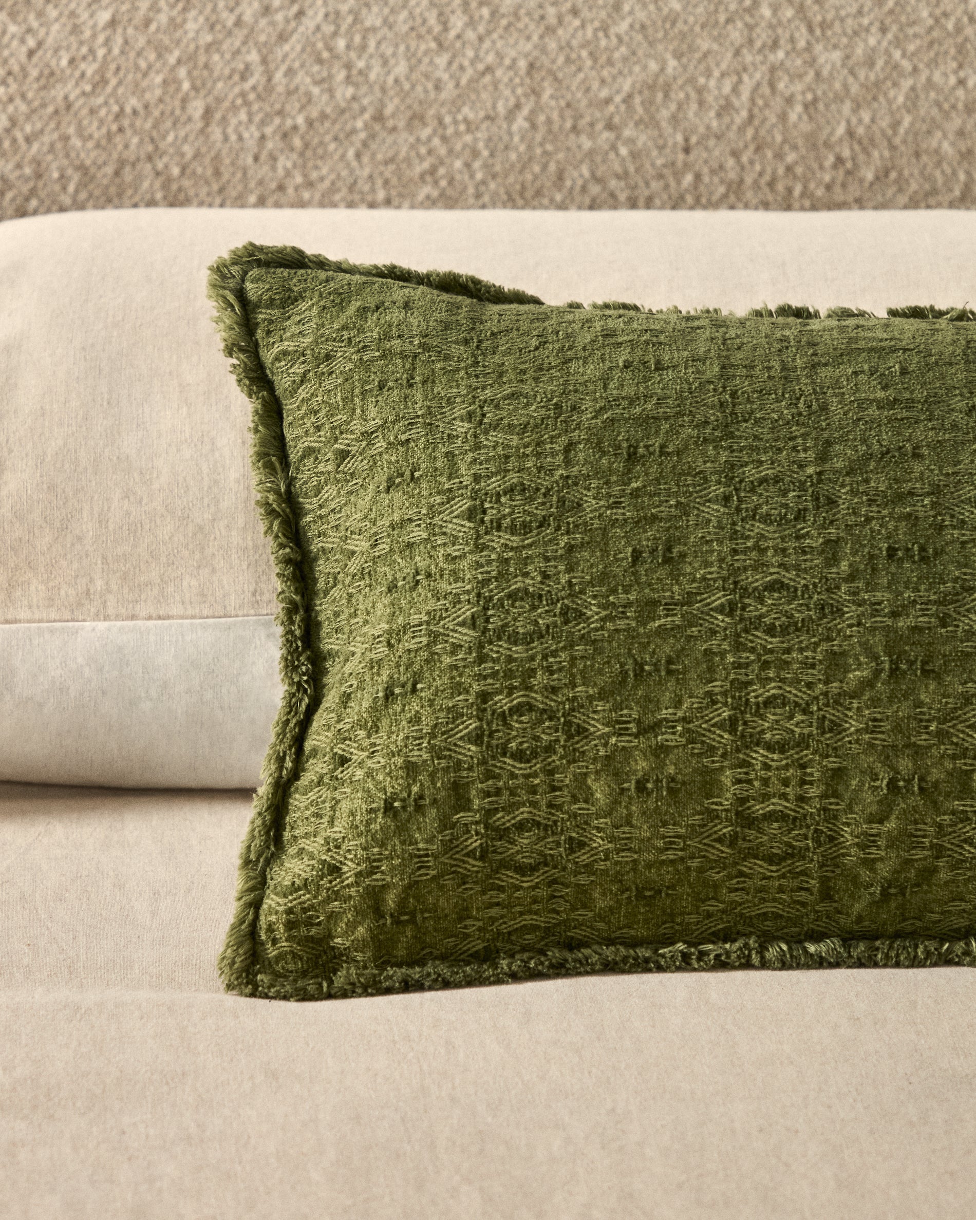 Narela cushion cover in green jacquard cotton and viscose 50 x 30 cm - Lifestyle