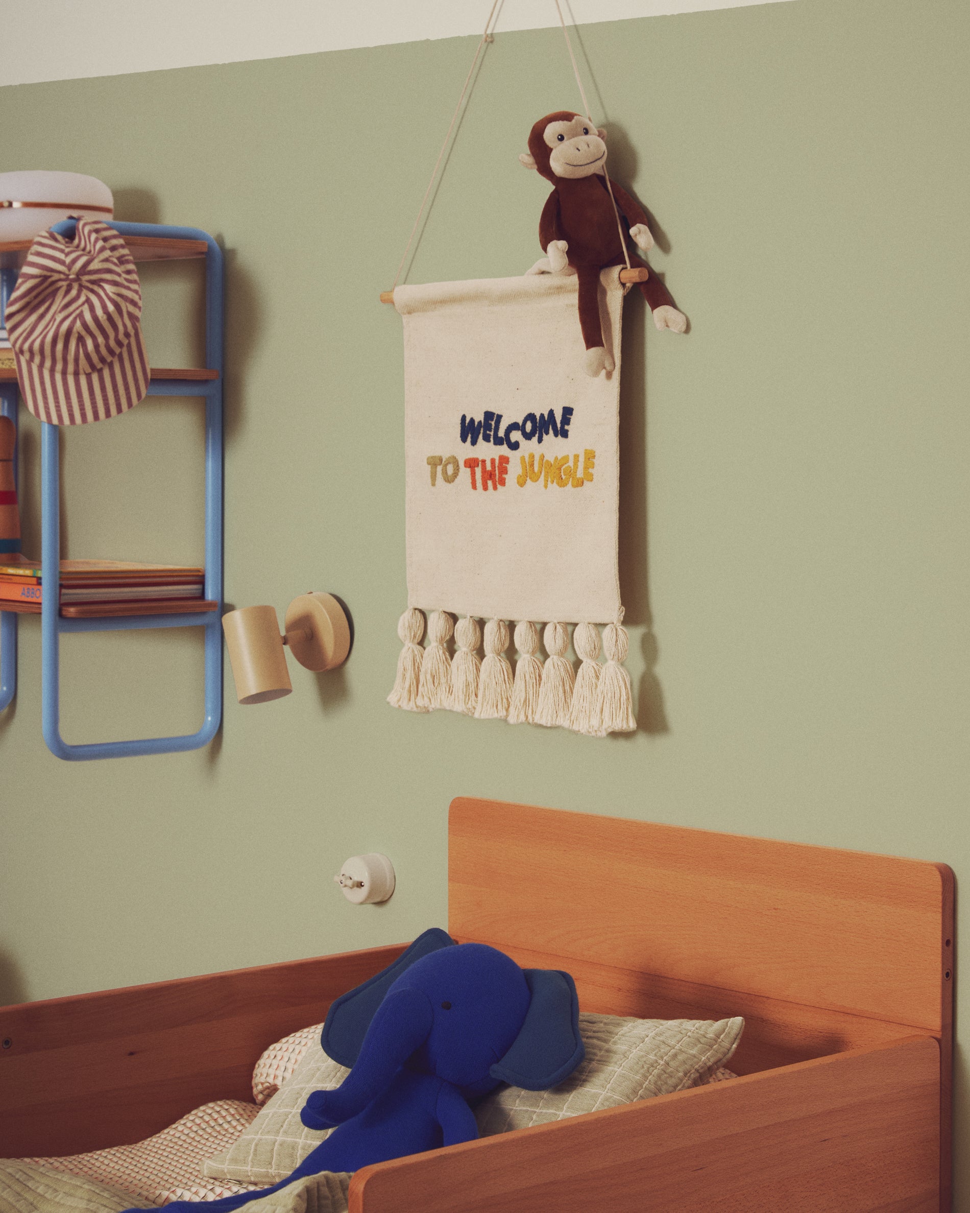 Tandani beige cotton wall tapestry with multicoloured letters and fringing 40 x 50cm - Lifestyle