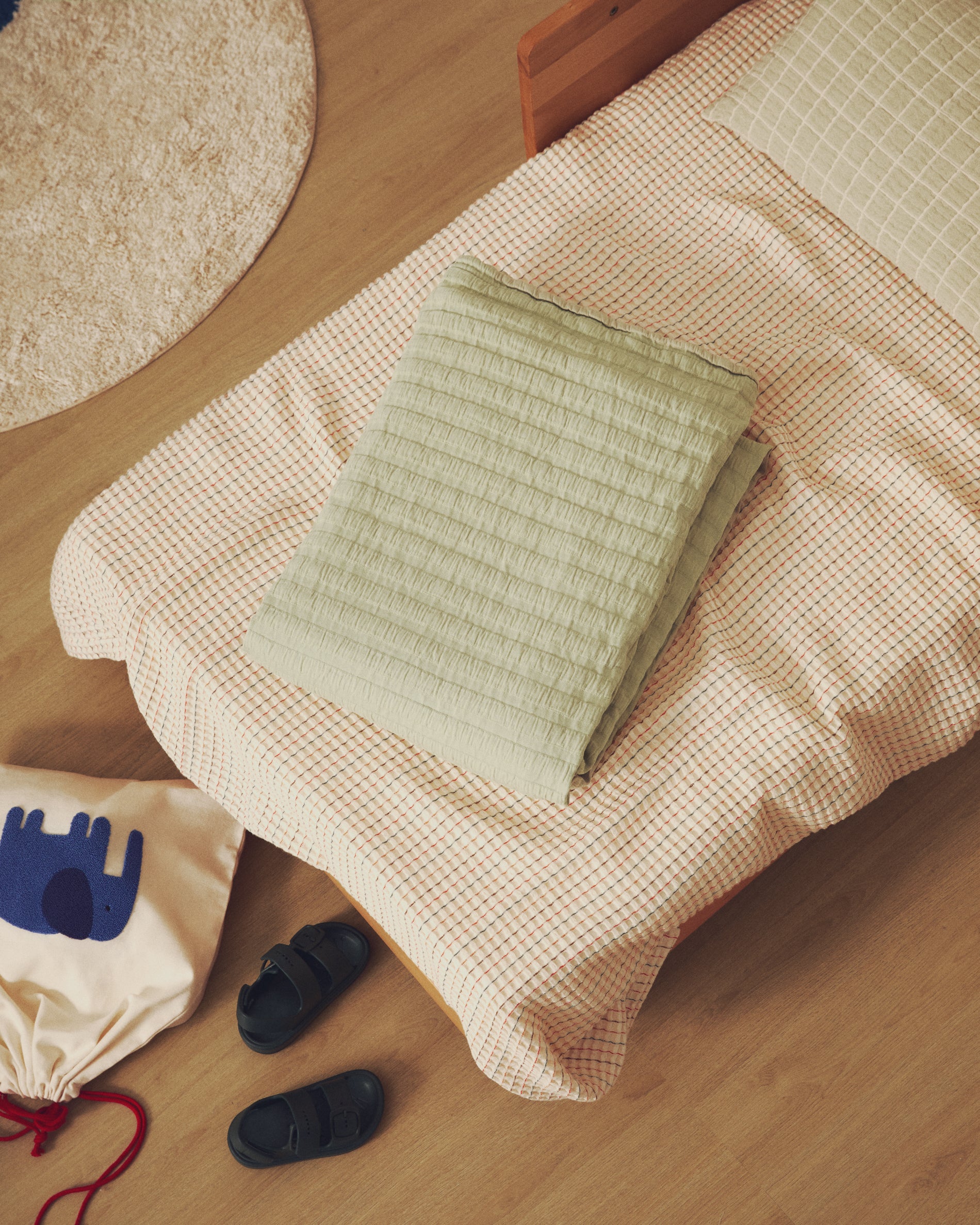 Rilune 100% cotton bedspread with light green embossed stripe effect for 90 cm bed - Lifestyle